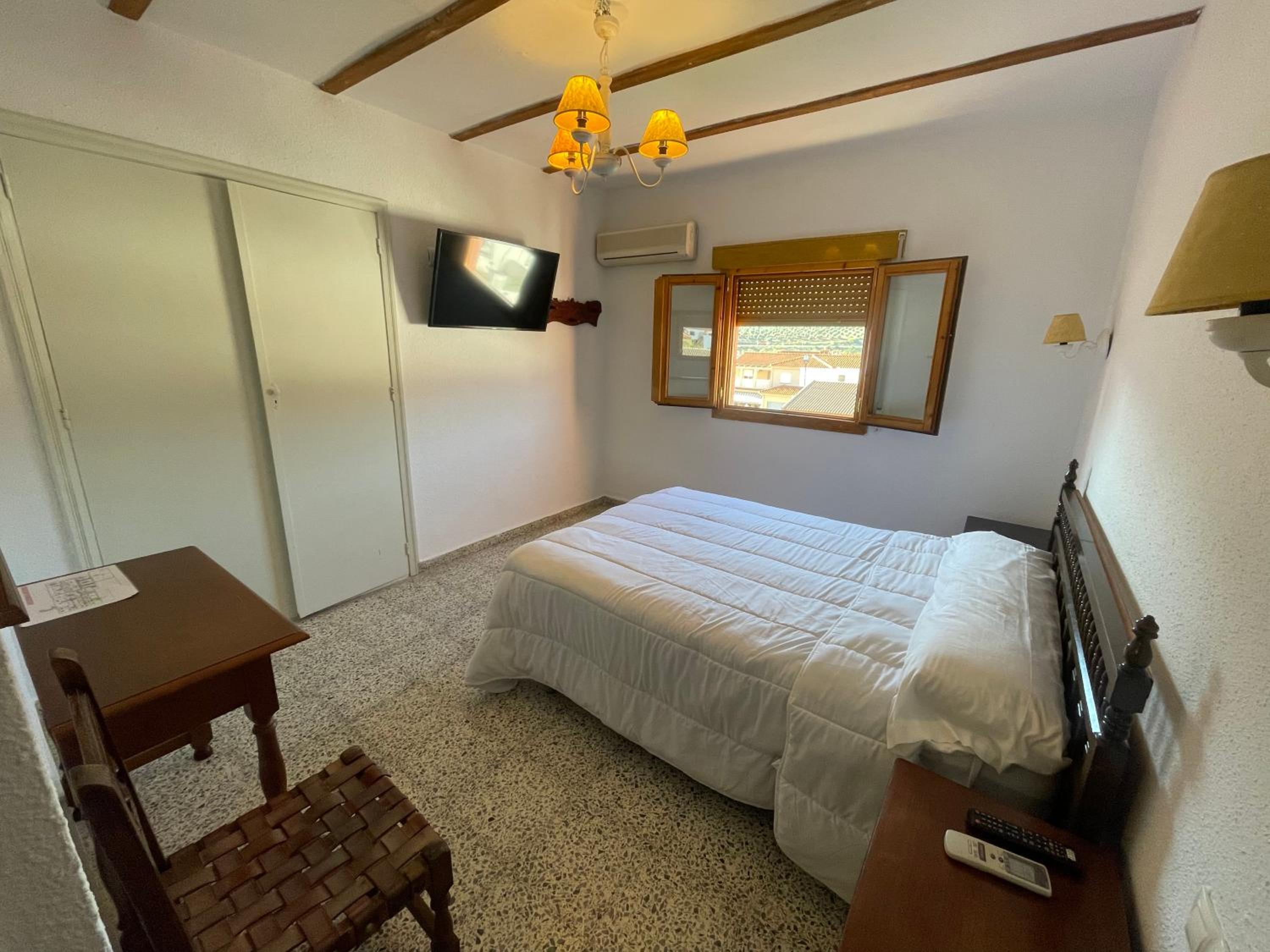 Queen Room photo 2
