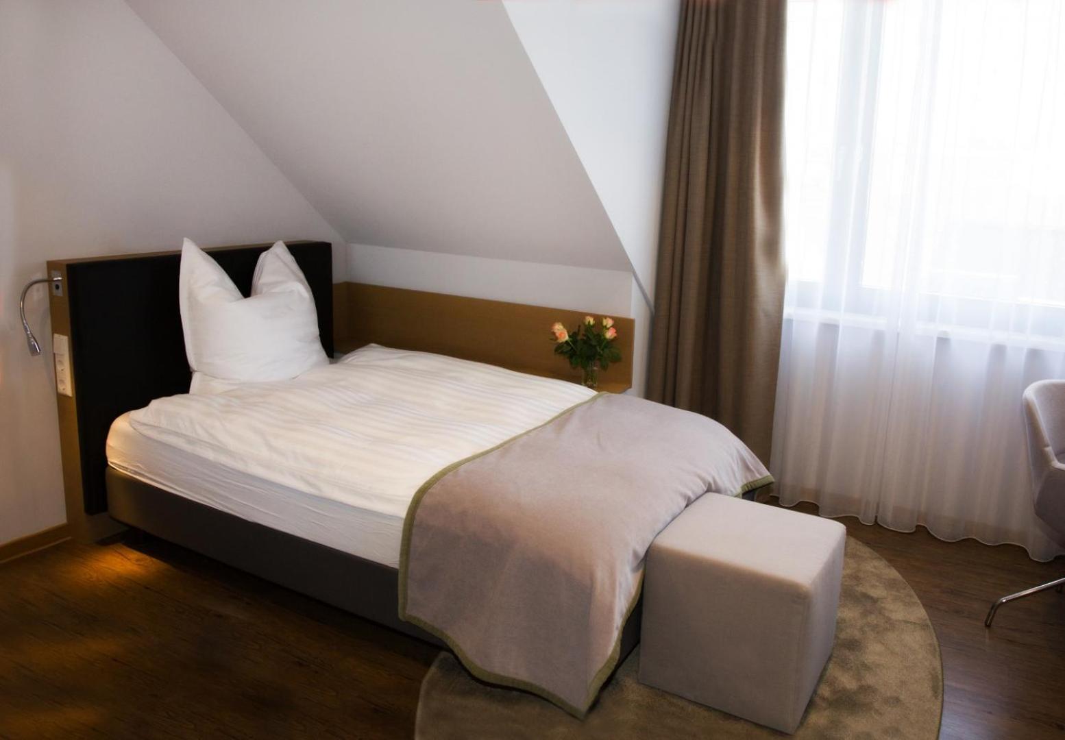 Single Room with Private Bathroom photo 3