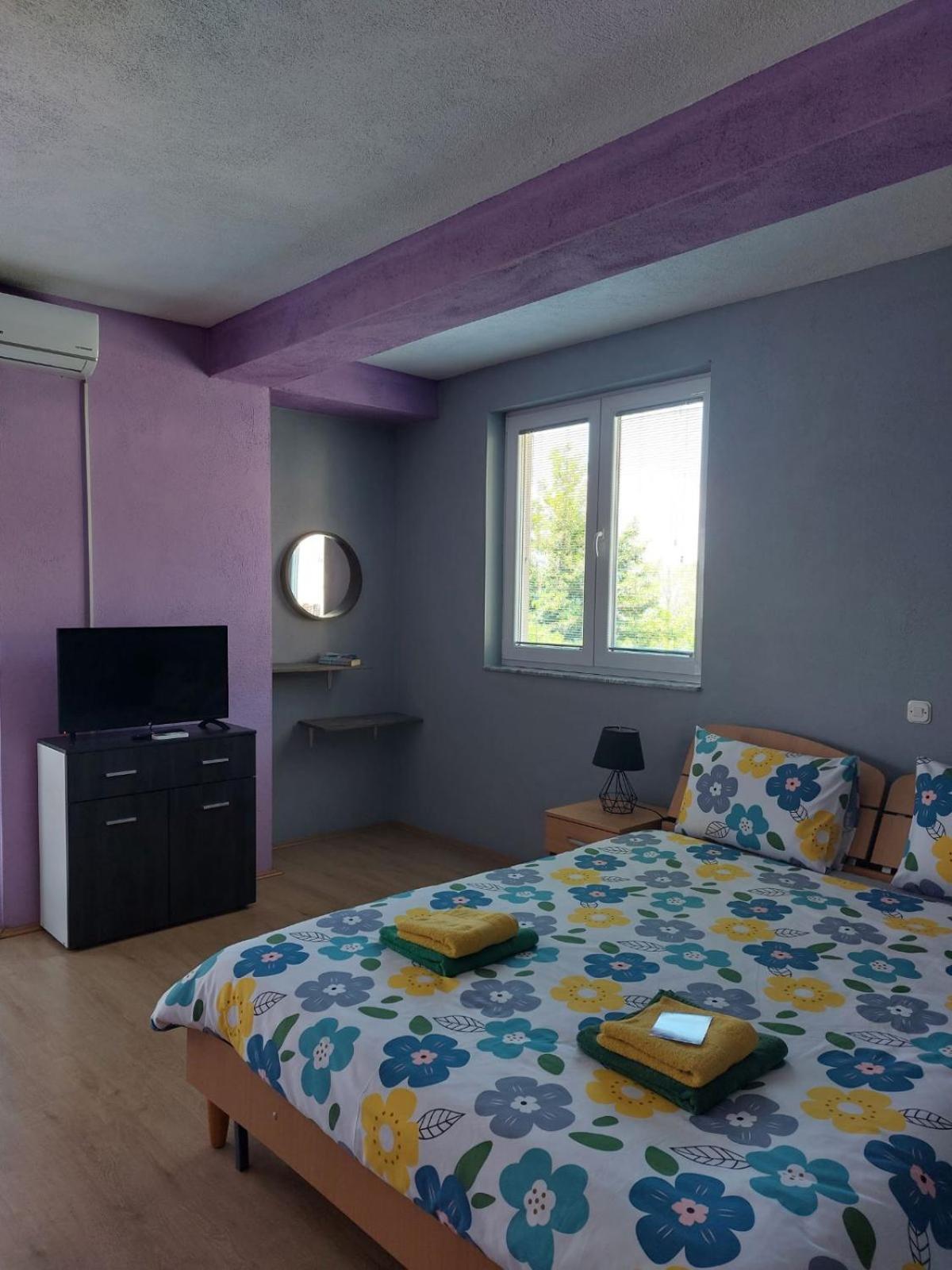 Apartment with Lake View photo 2