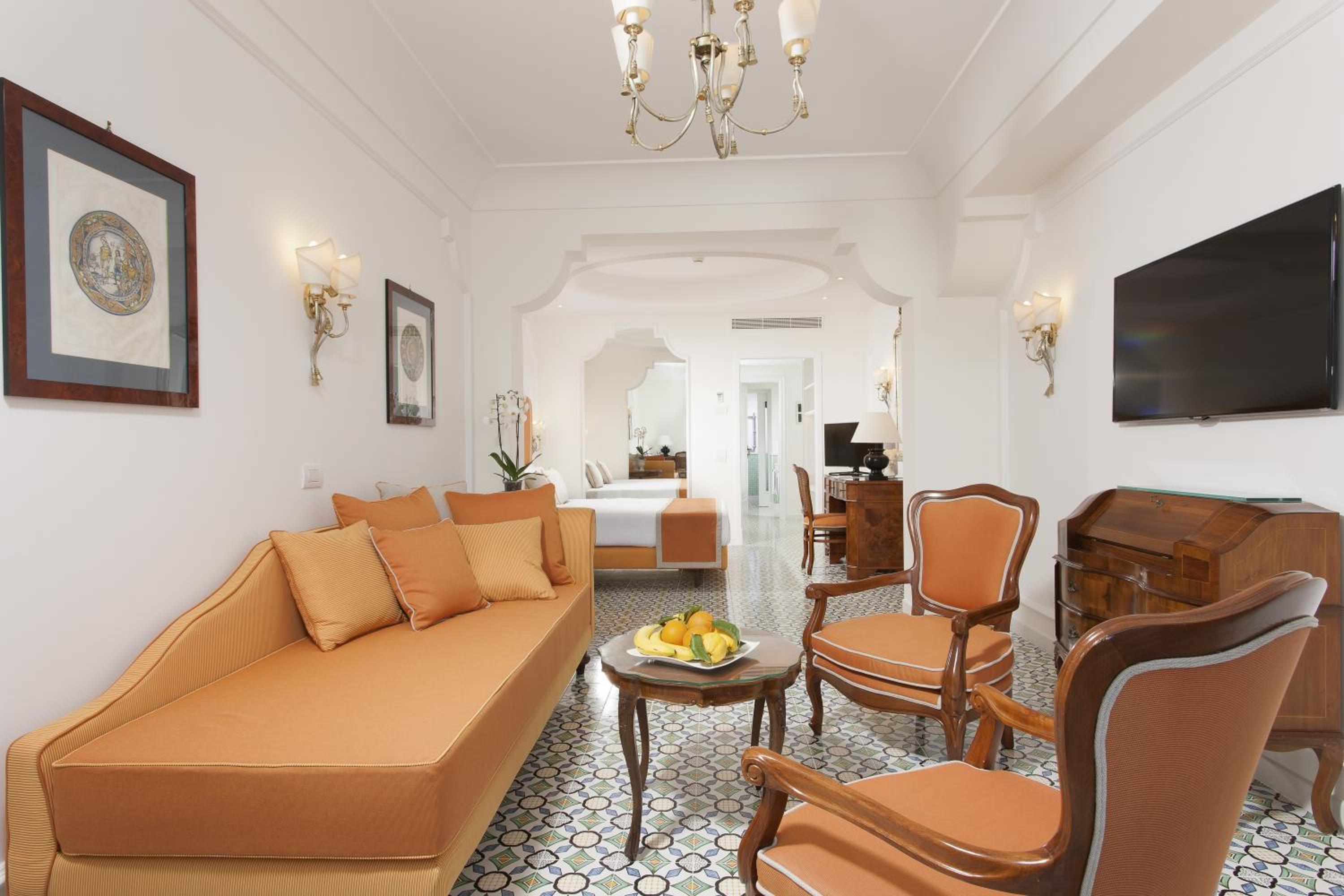 Deluxe Junior Suite - Photo 6