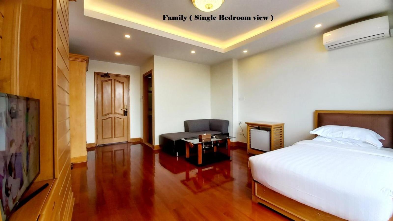 Family Room photo 3