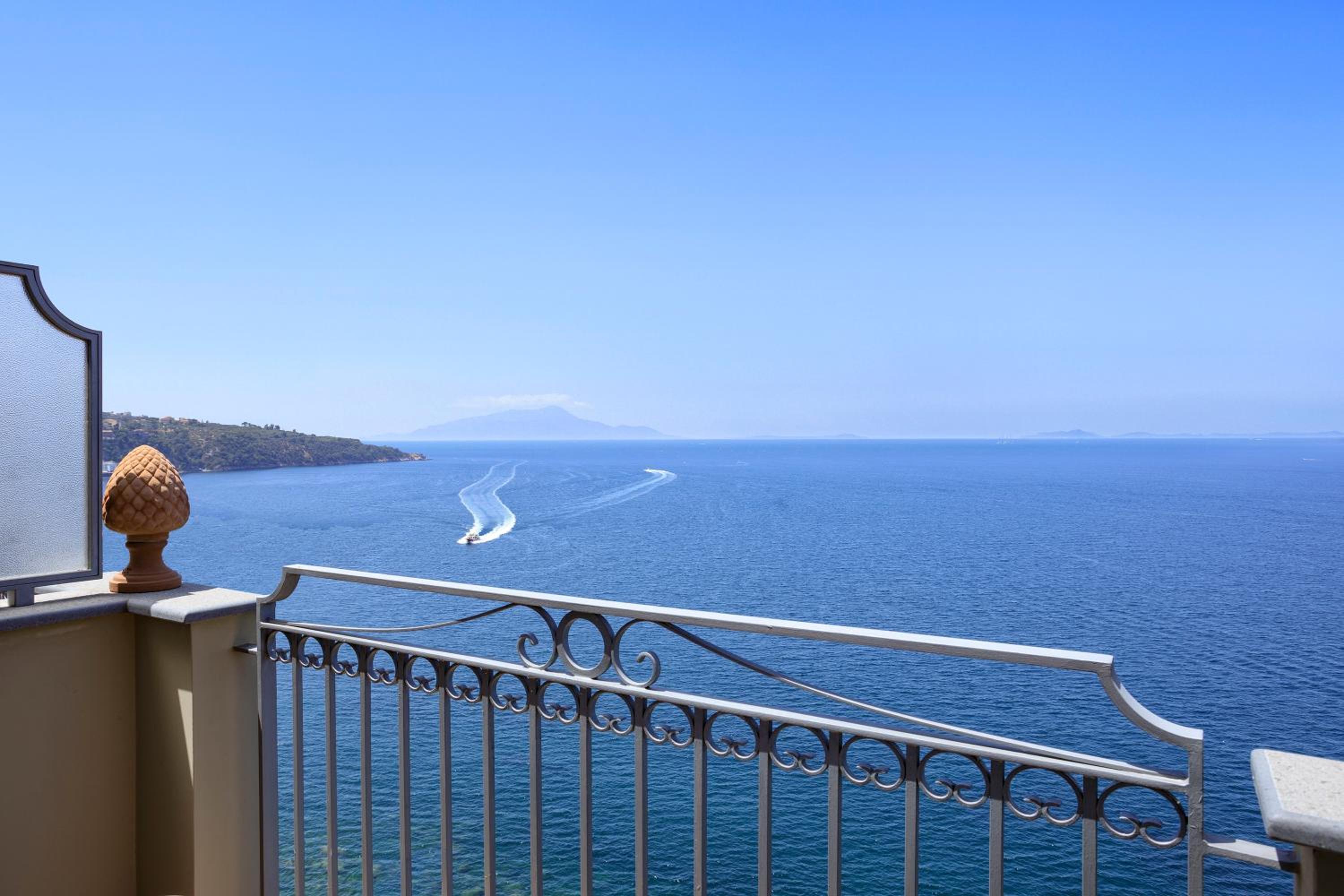 Sorrento Suite with Sea View - Photo 7