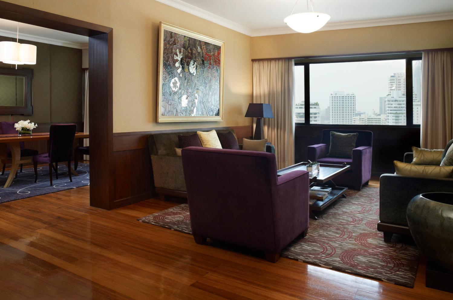 Presidential King Suite with Club Lounge Access and City View thumbnail 6