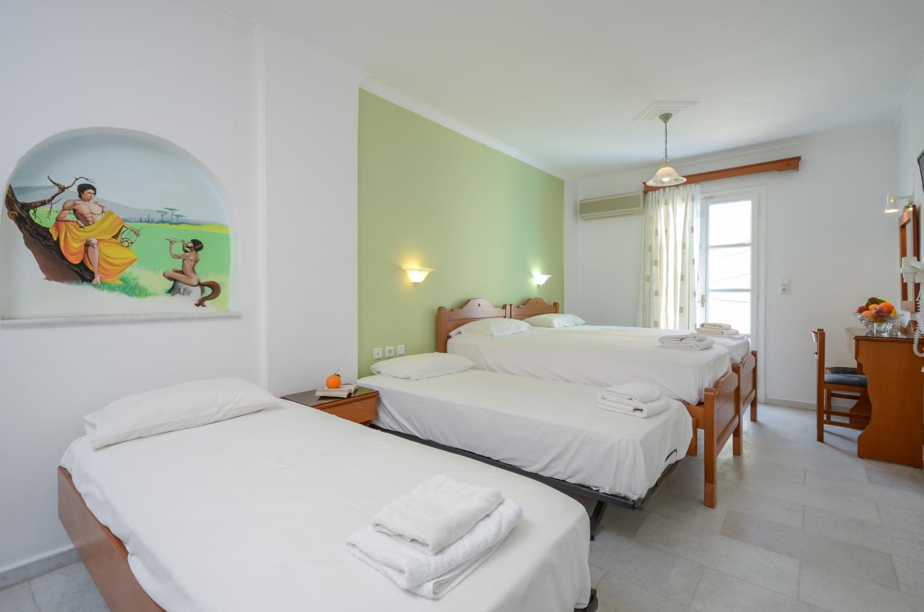 One-Bedroom Apartment (4 Adults) photo 2