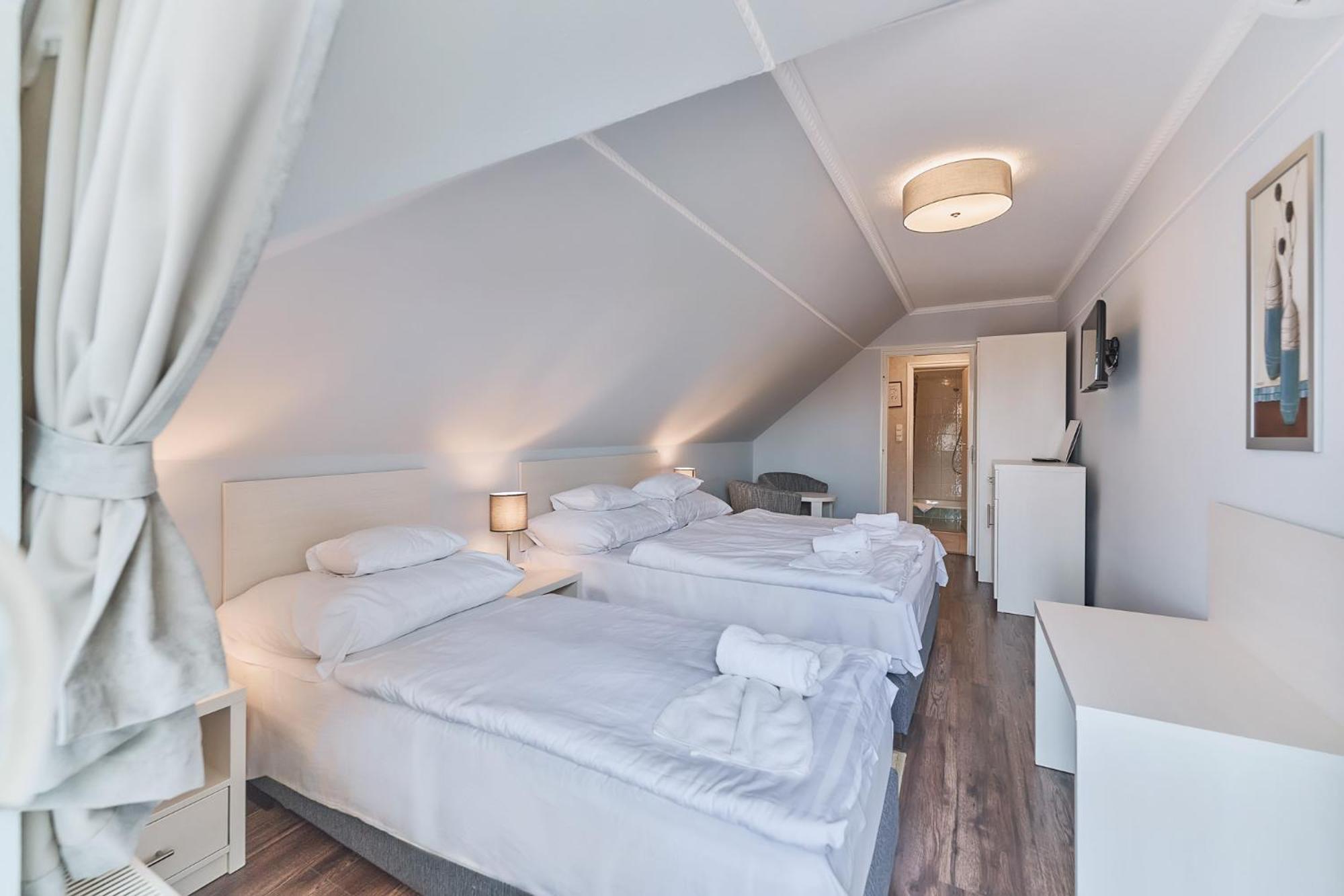 Triple Room with Balcony - Photo 6
