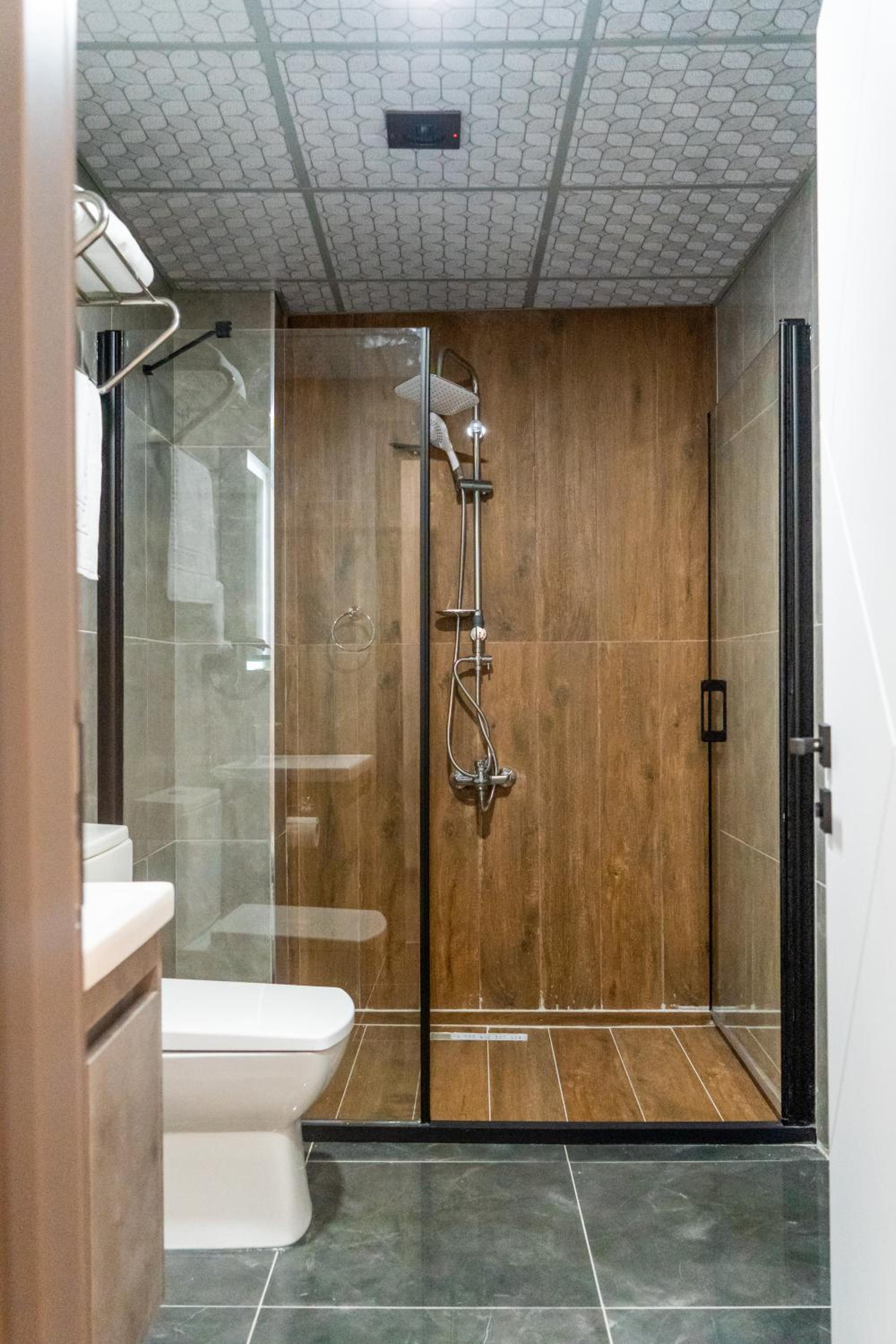 Suite with Spa Bath - Photo 12