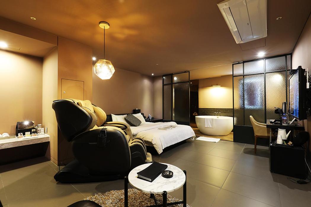 Superior King Room photo 2