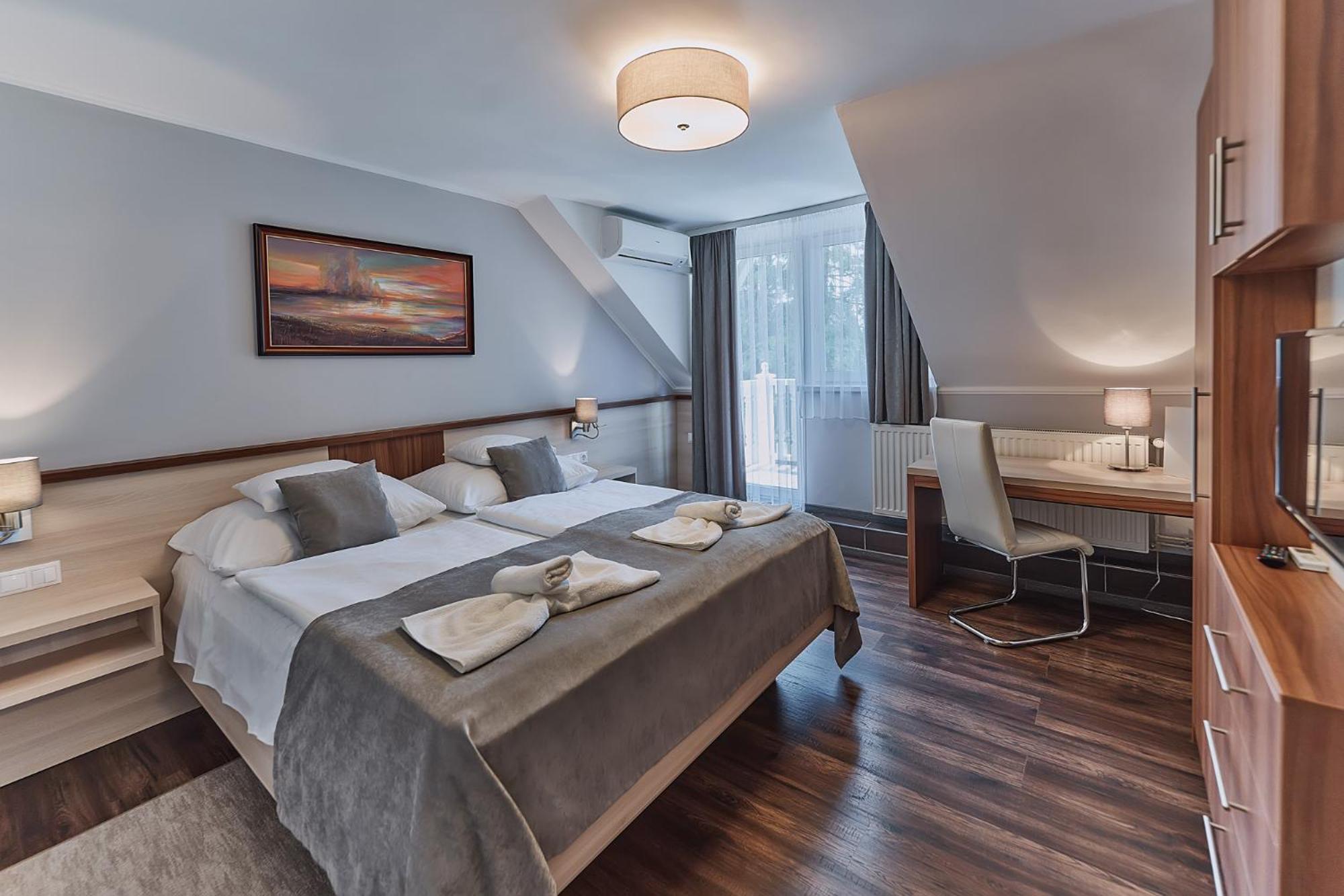Large Double Room - Photo 6