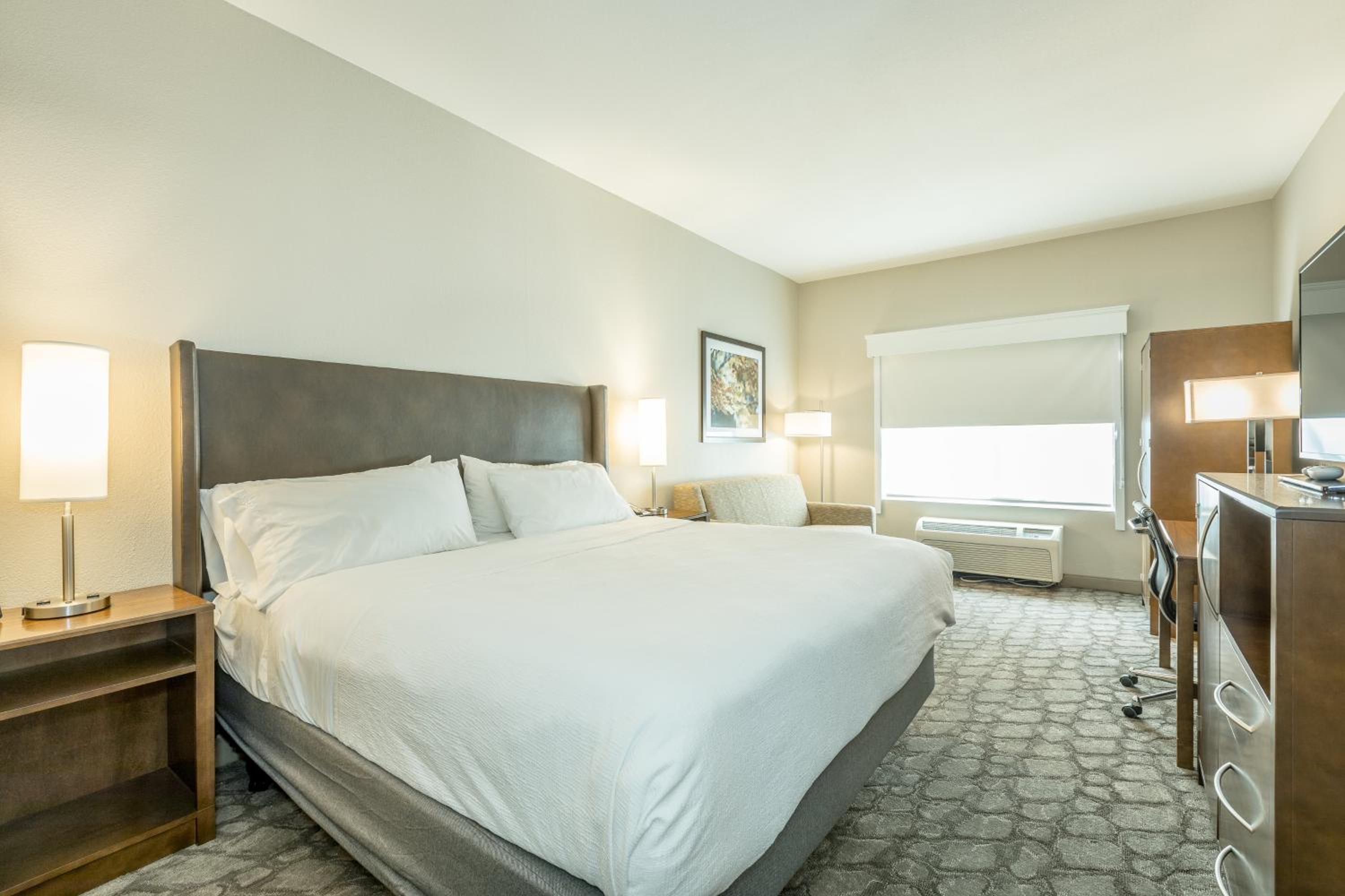 Standard King Room photo 3