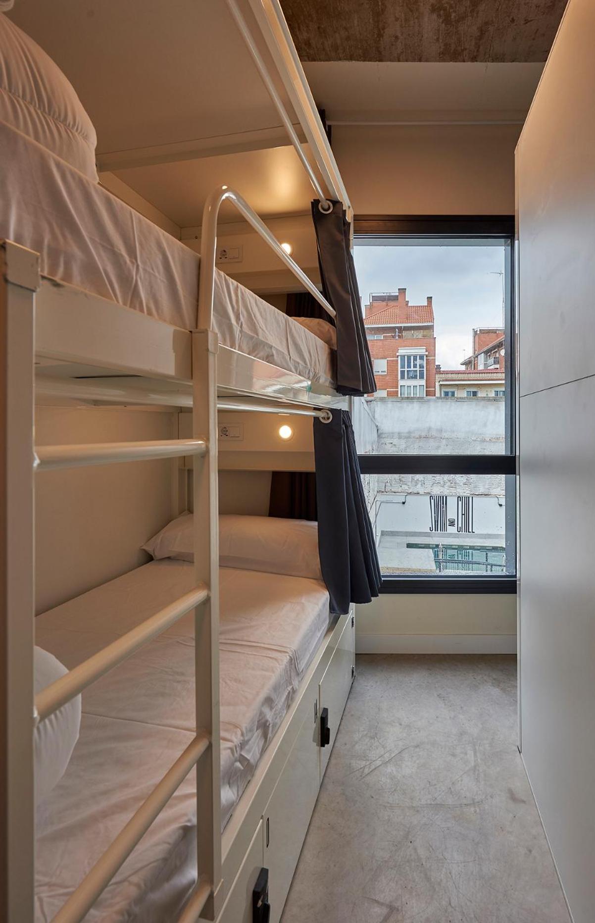 Cama en Dormitorio Mixto de 10 Camas