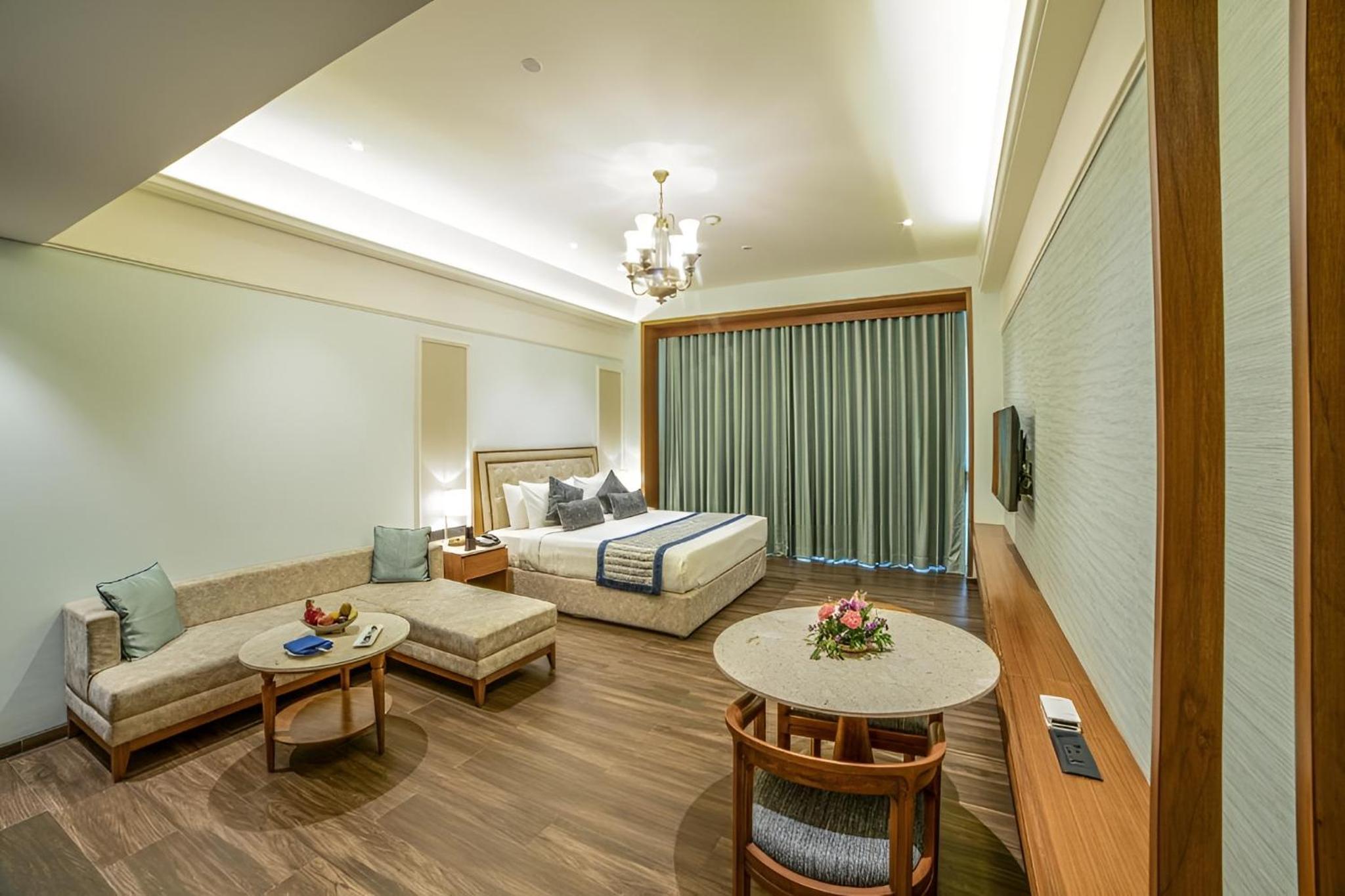 Executive Pool View Room - Photo 2