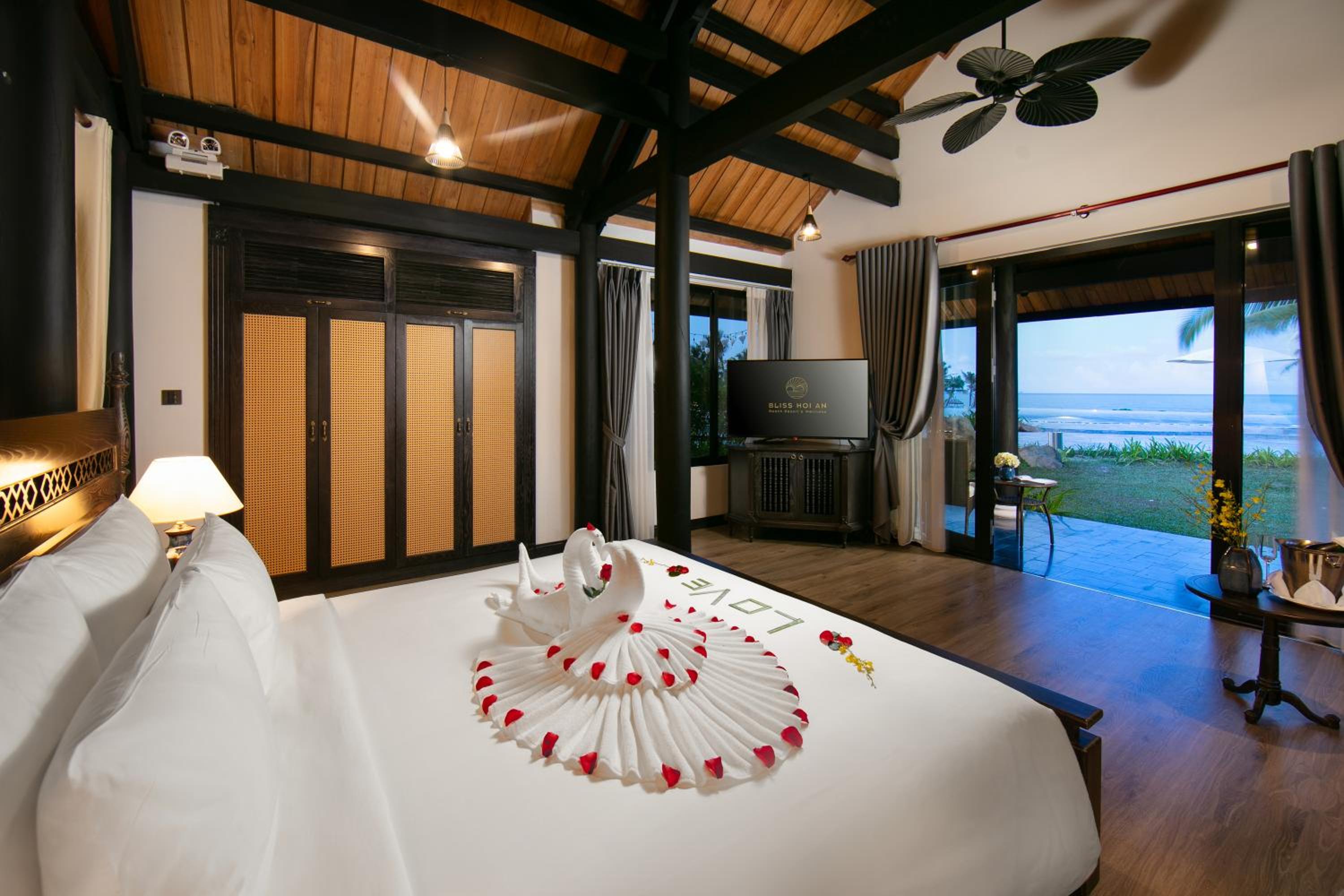 Beachside Bungalow - Photo 2