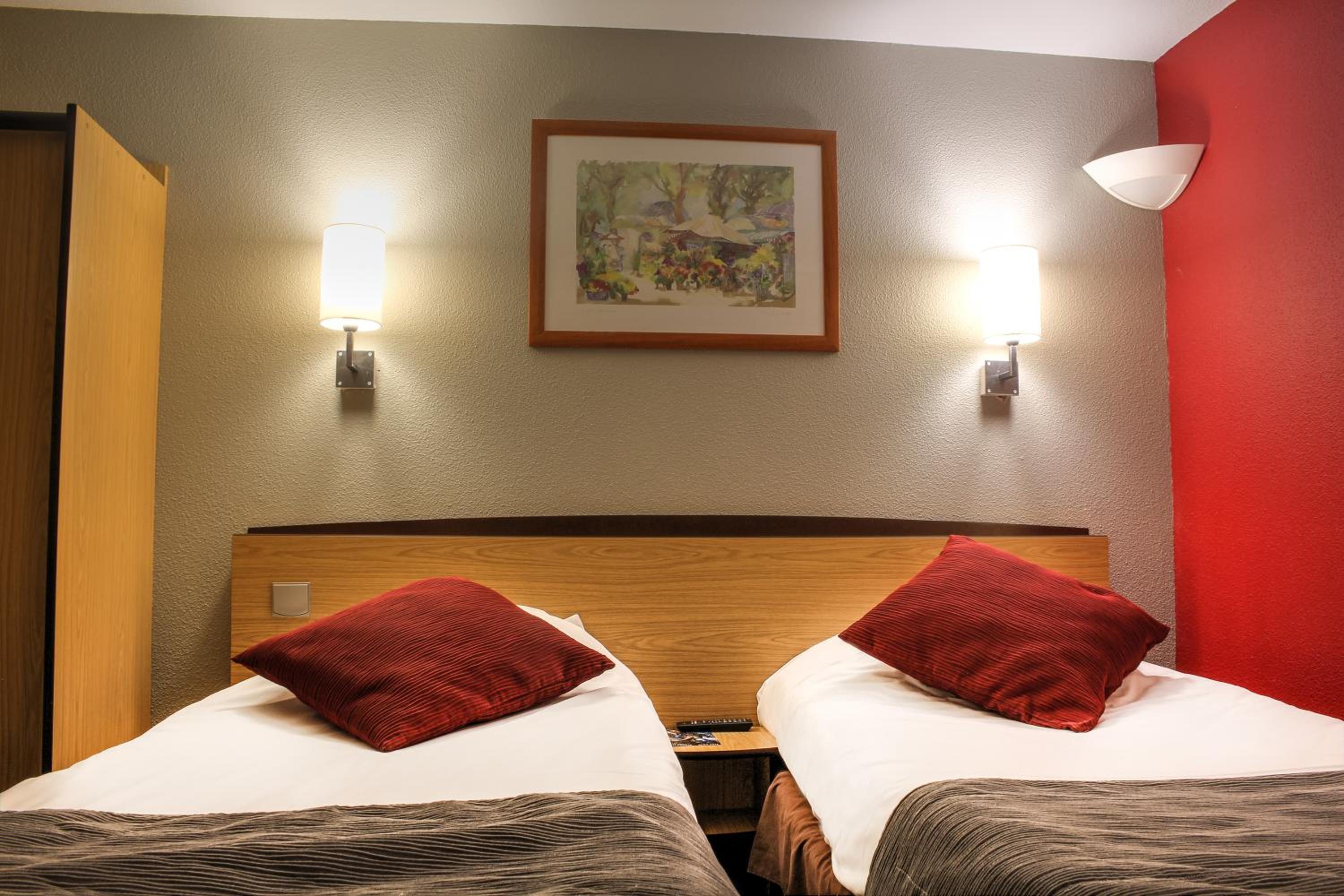 Twin Room - Photo 2