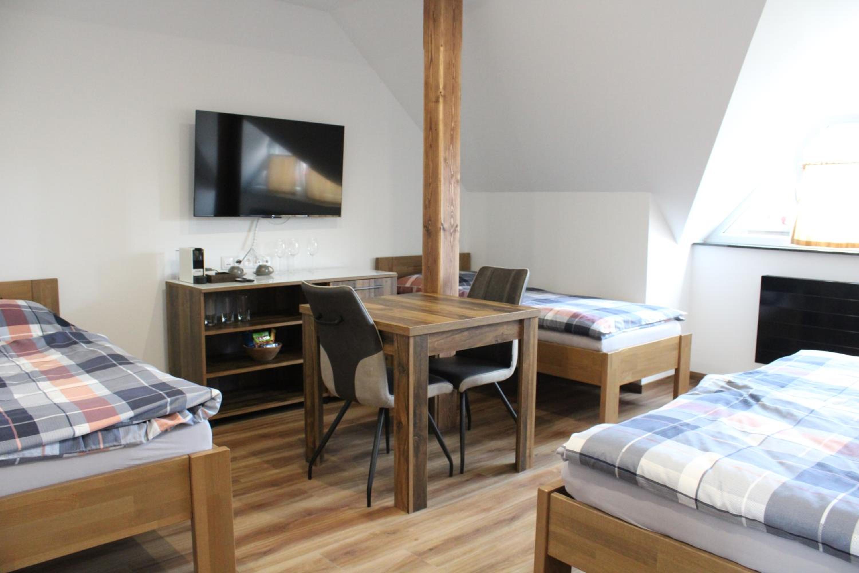 Quadruple Room with Private Bathroom photo 1