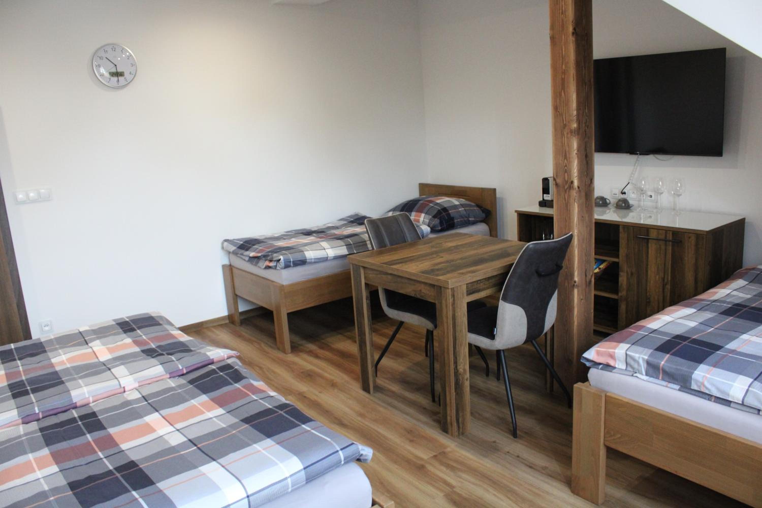Quadruple Room with Private Bathroom photo 3