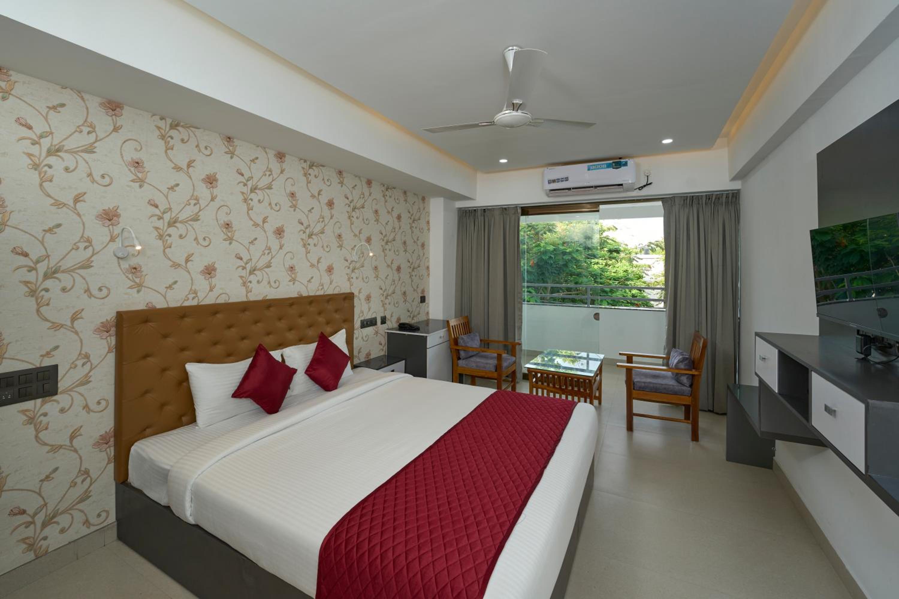 Deluxe Double Room photo 2