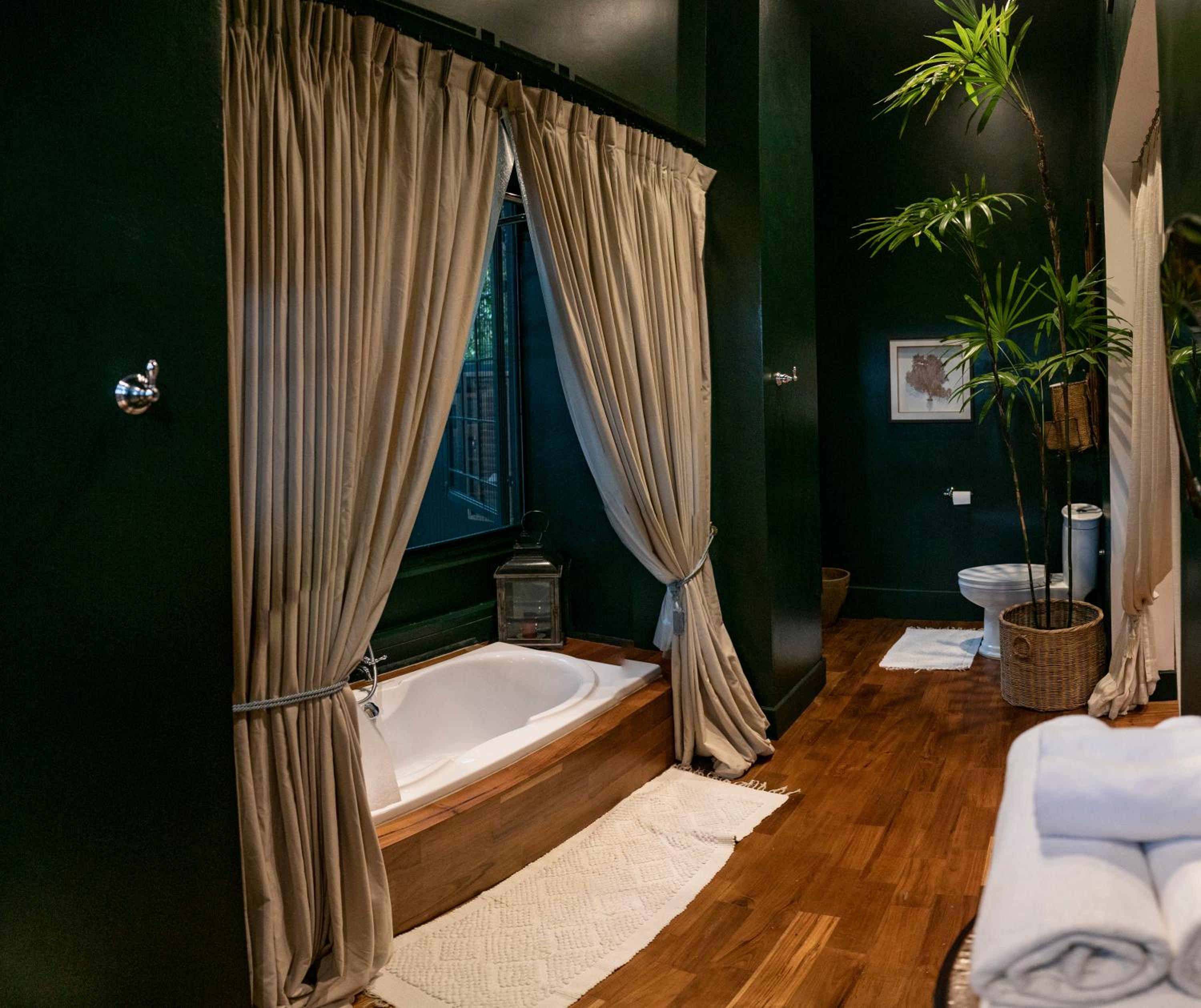 Suite with Pool View - Photo 4