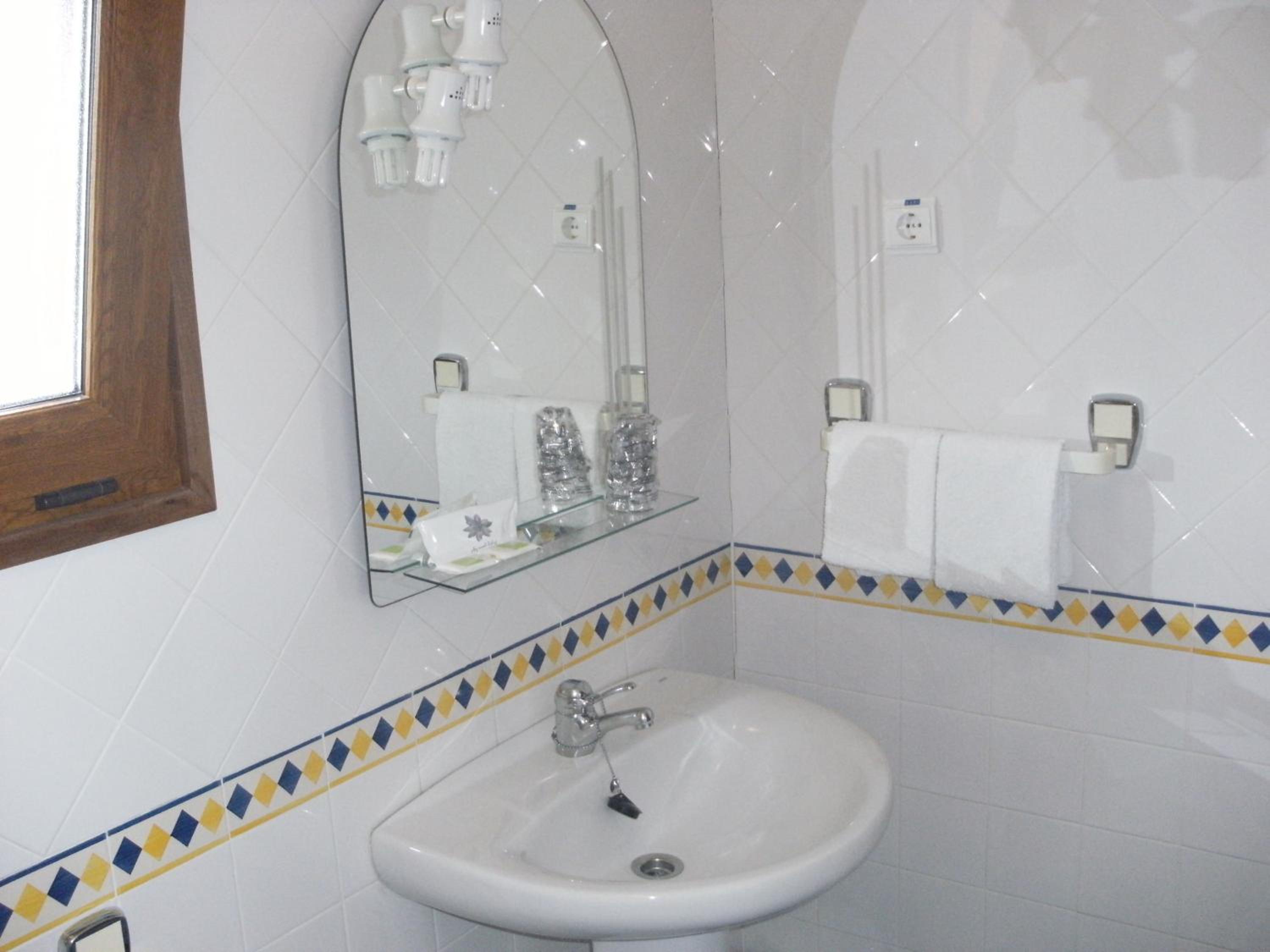 Double Room with Mountain View - Photo 7