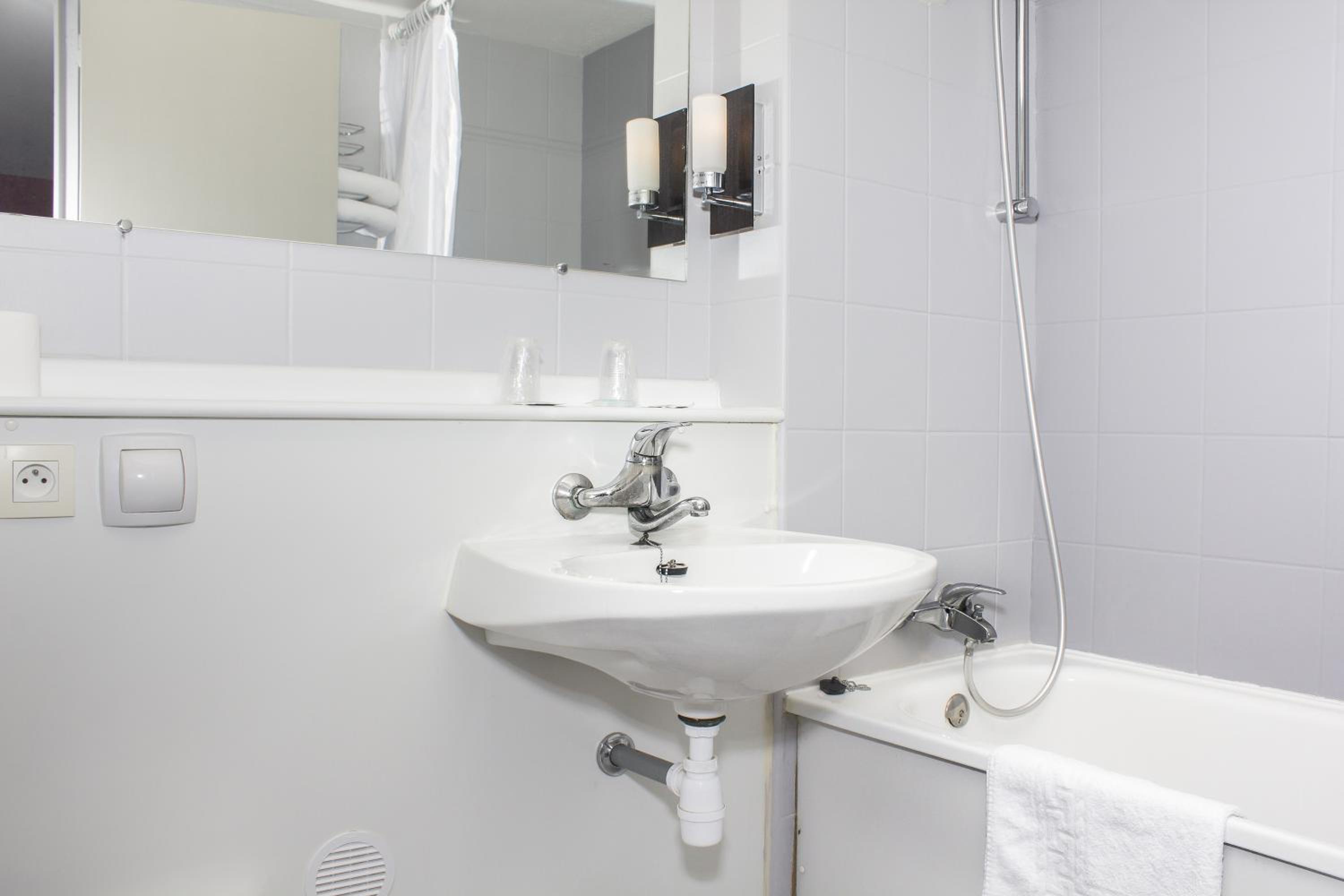 Double or Twin Room - Photo 3