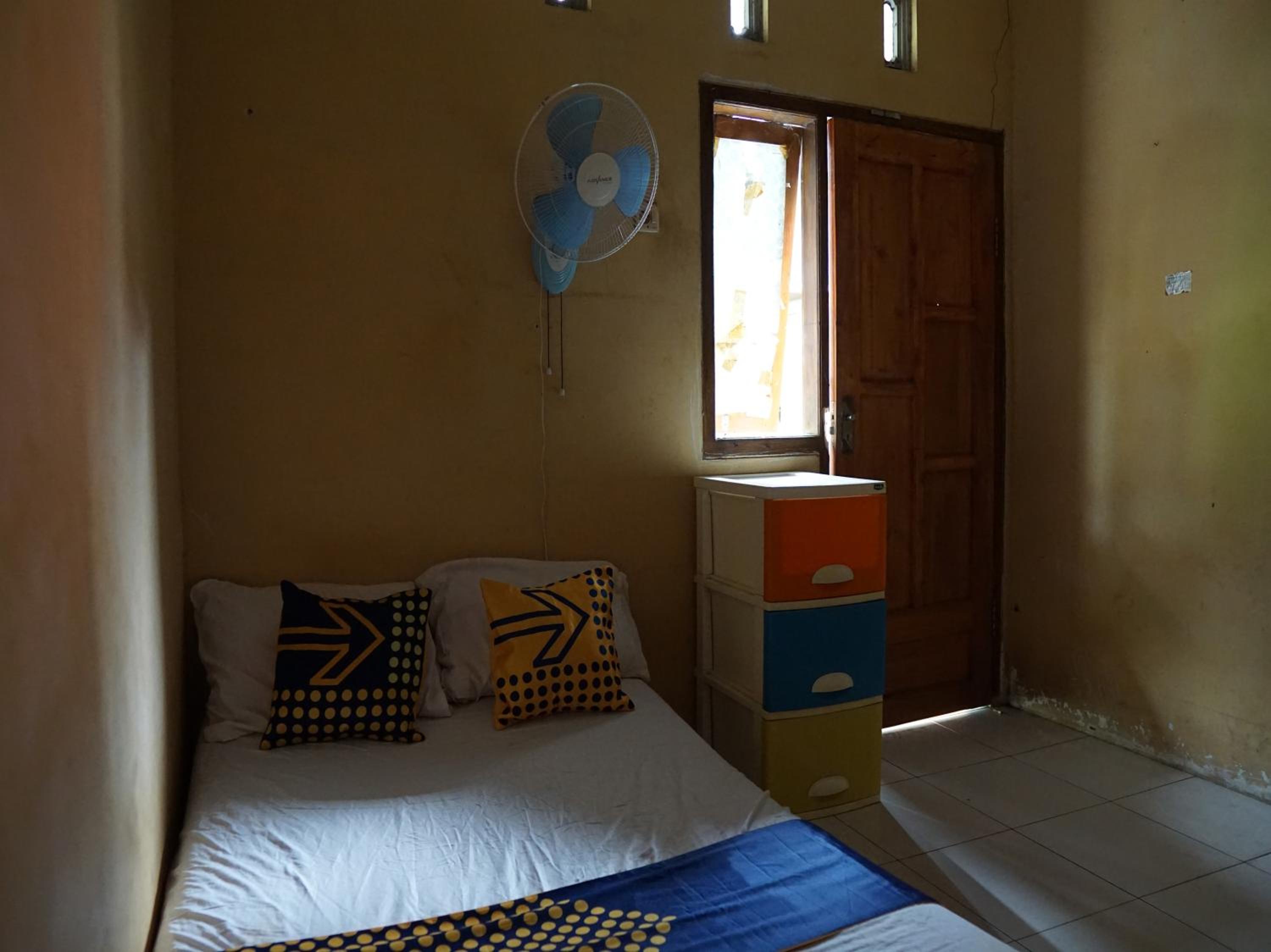 Budget Double Room - Photo 10