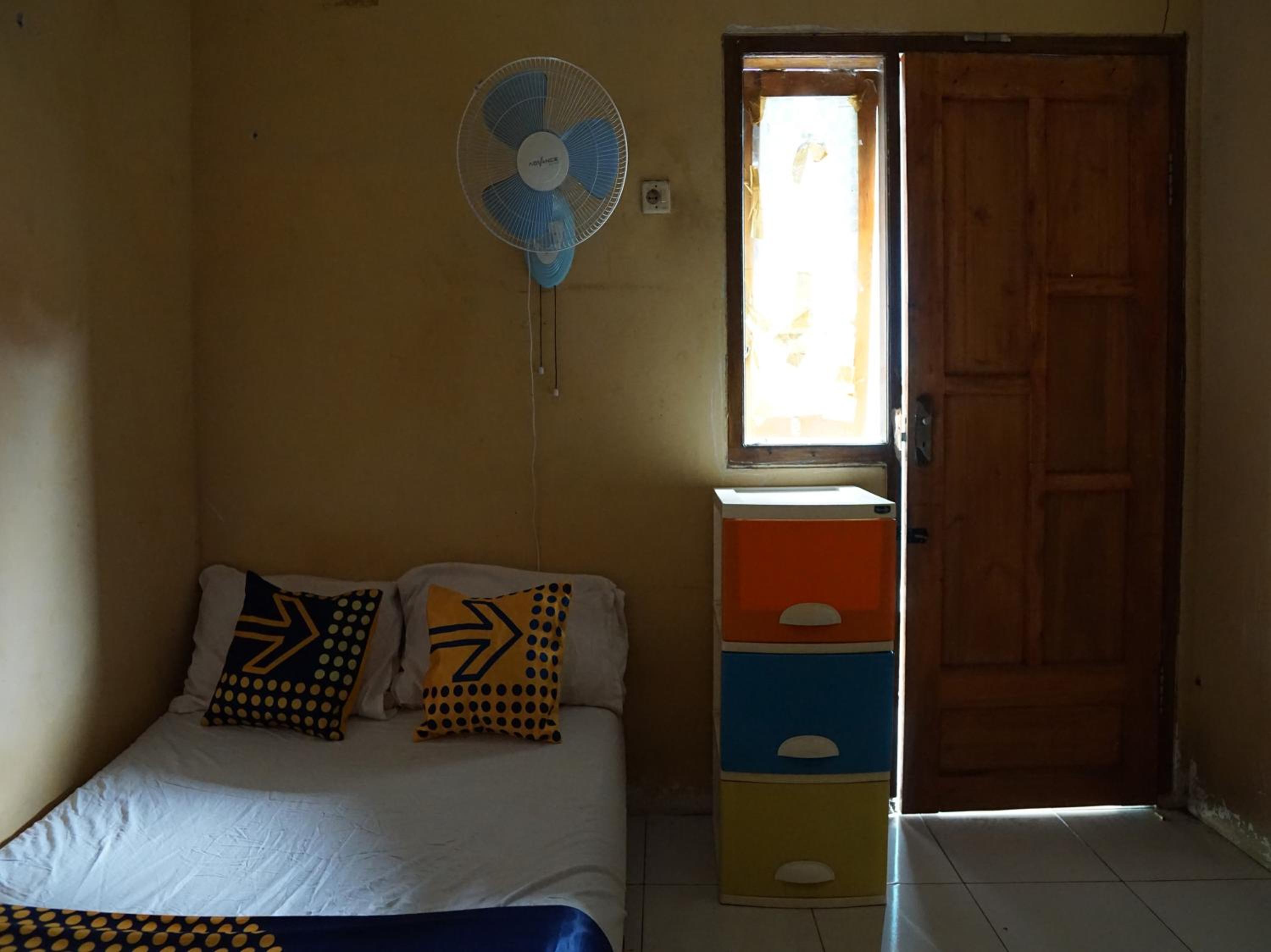 Budget Double Room - Photo 7