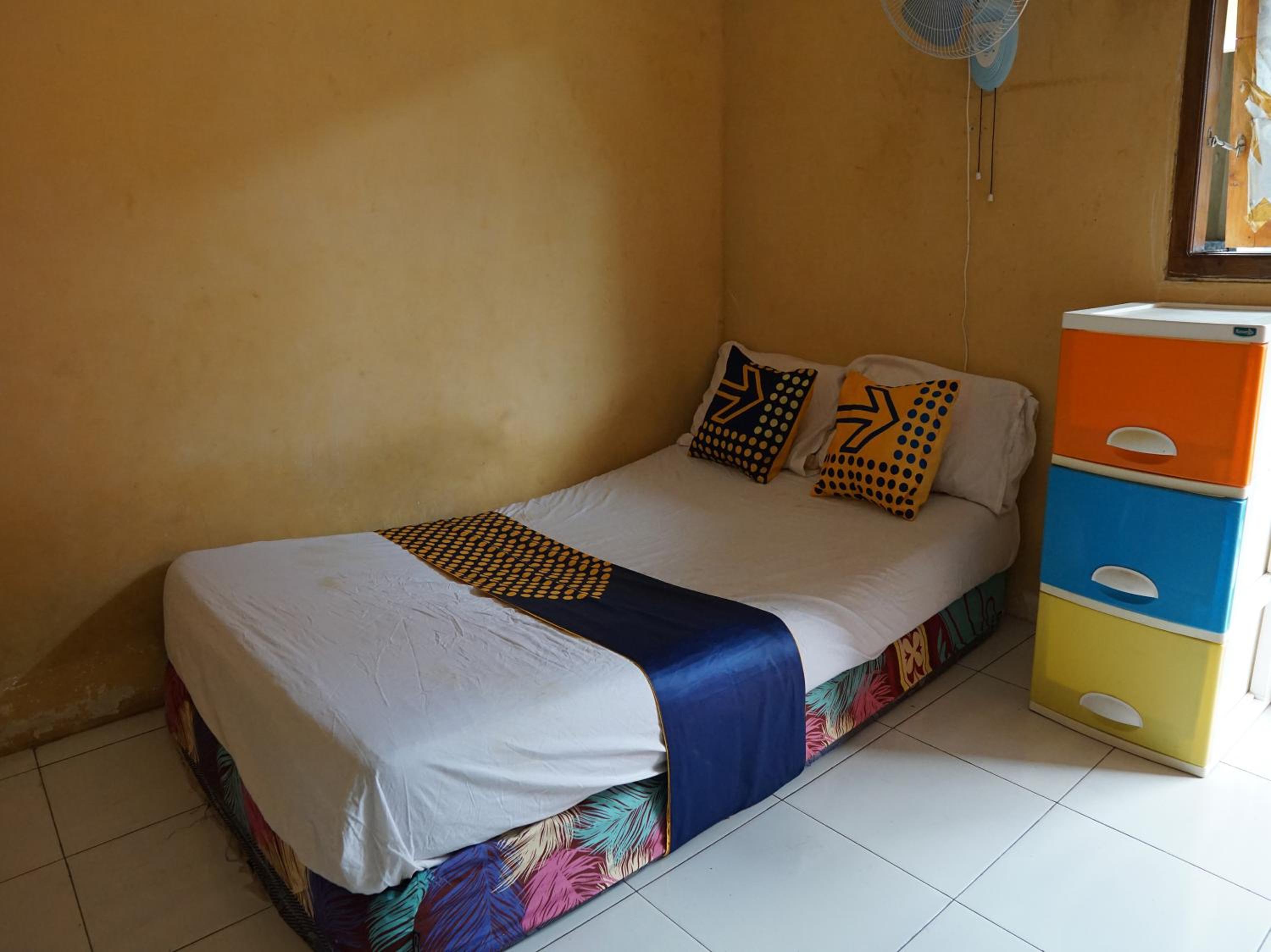 Budget Double Room - Photo 12