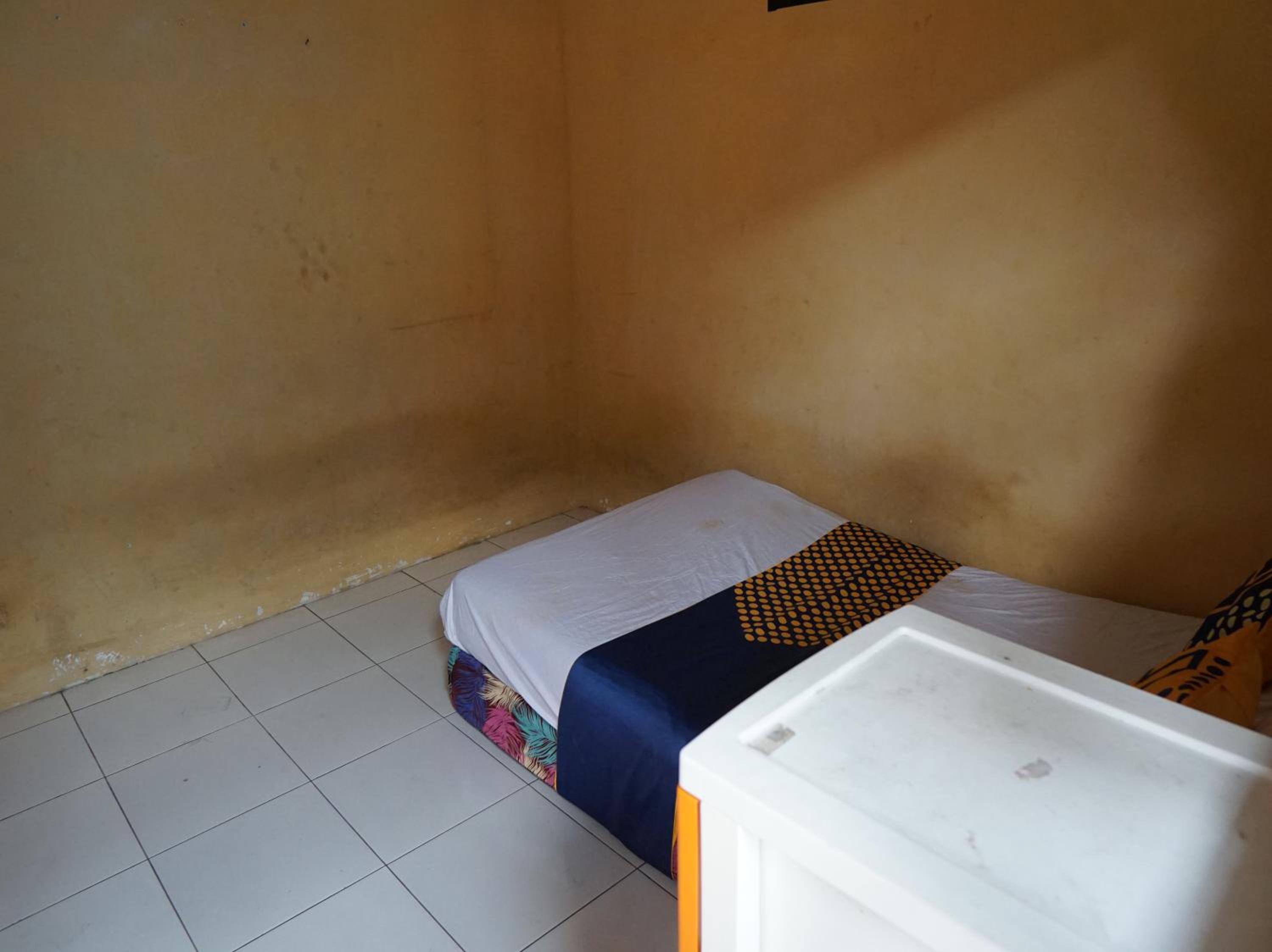 Budget Double Room - Photo 11