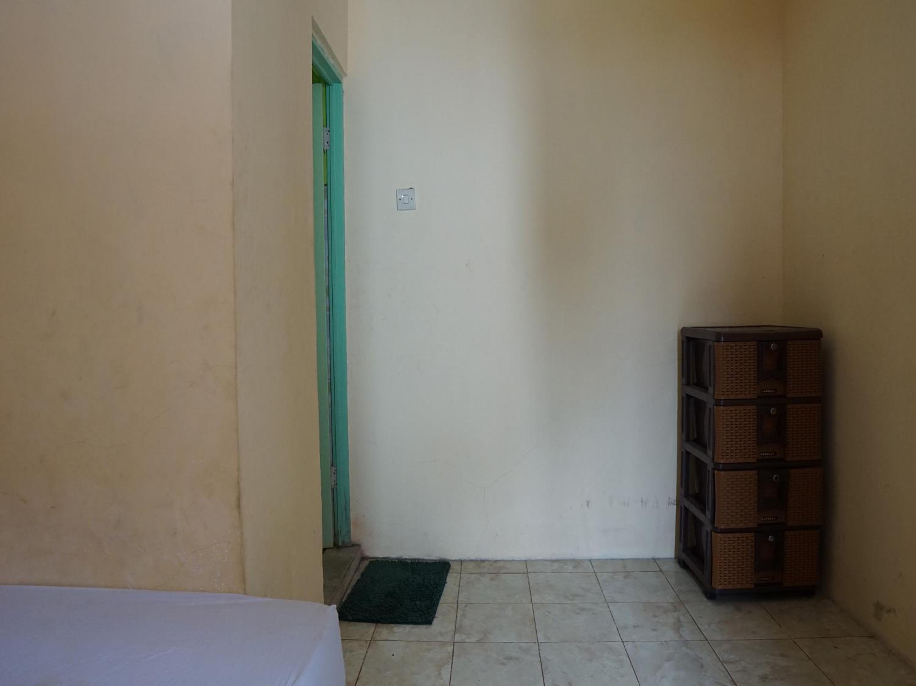 Budget Double Room - Photo 13