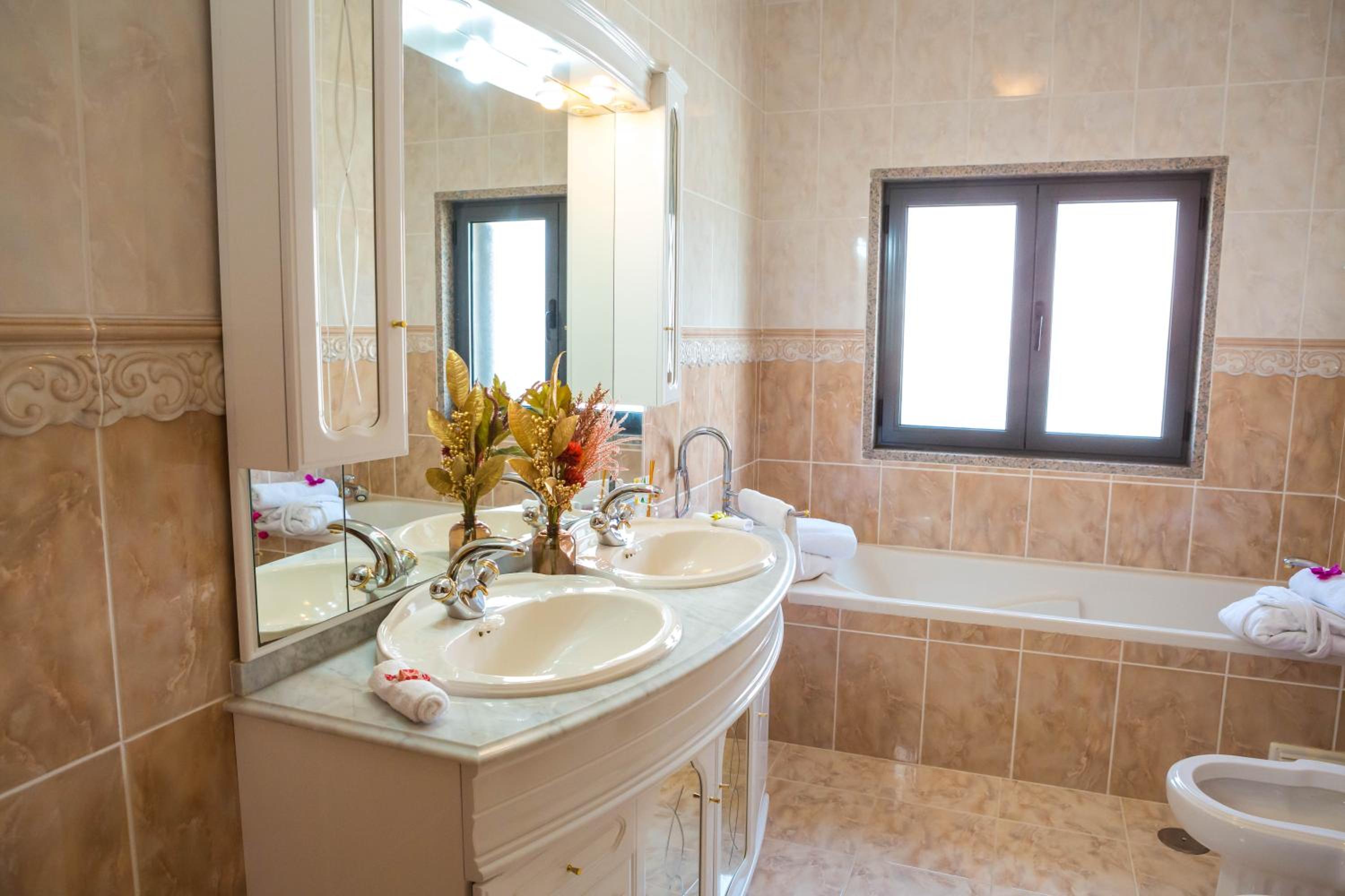 Double Room with Private Bathroom photo 3