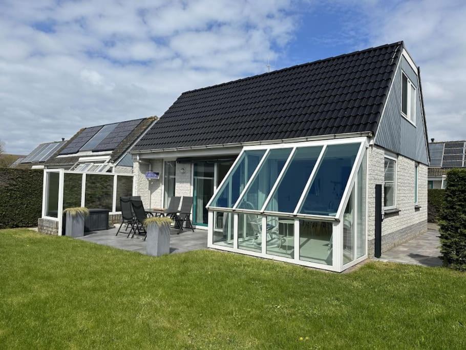 Three-Bedroom House photo 2