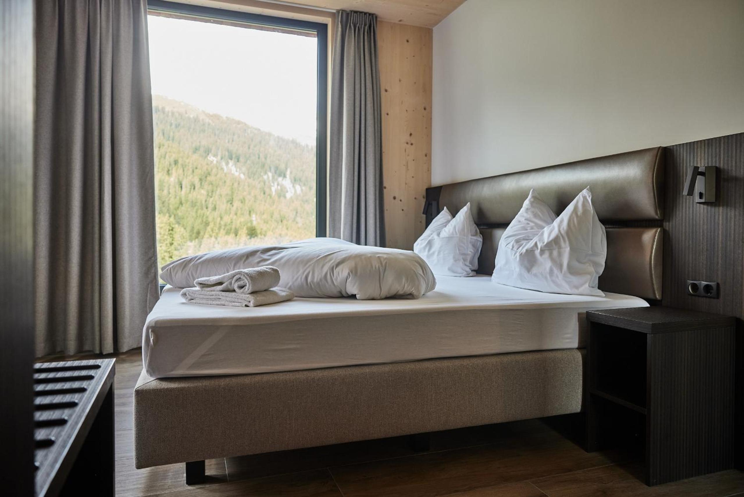 Ski in – Ski out Chalet 4 photo 3