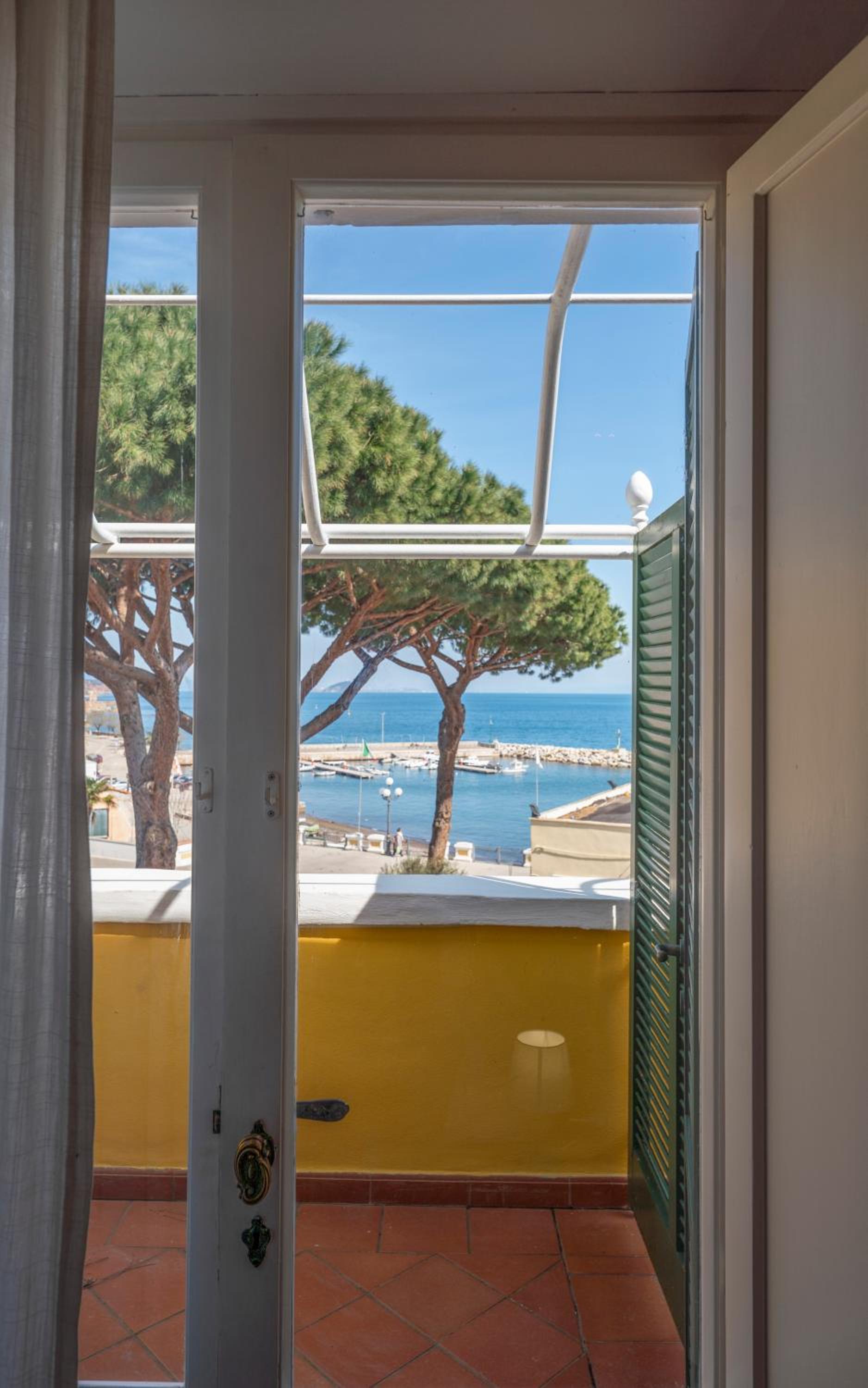 Comfort Double Room with Balcony - Photo 4
