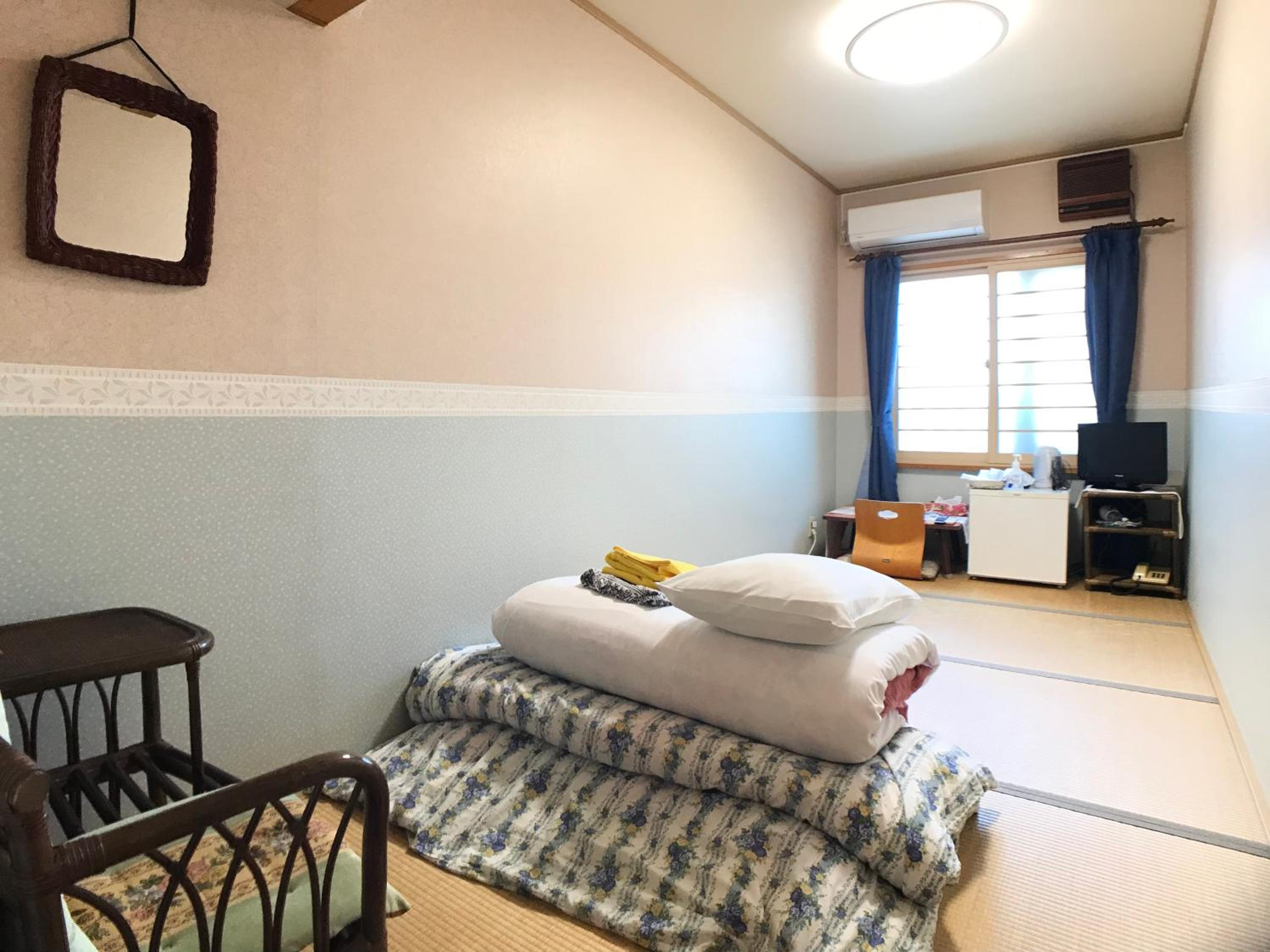 Japanese-Style Single Room with Shared Bathroom - Non-Smoking