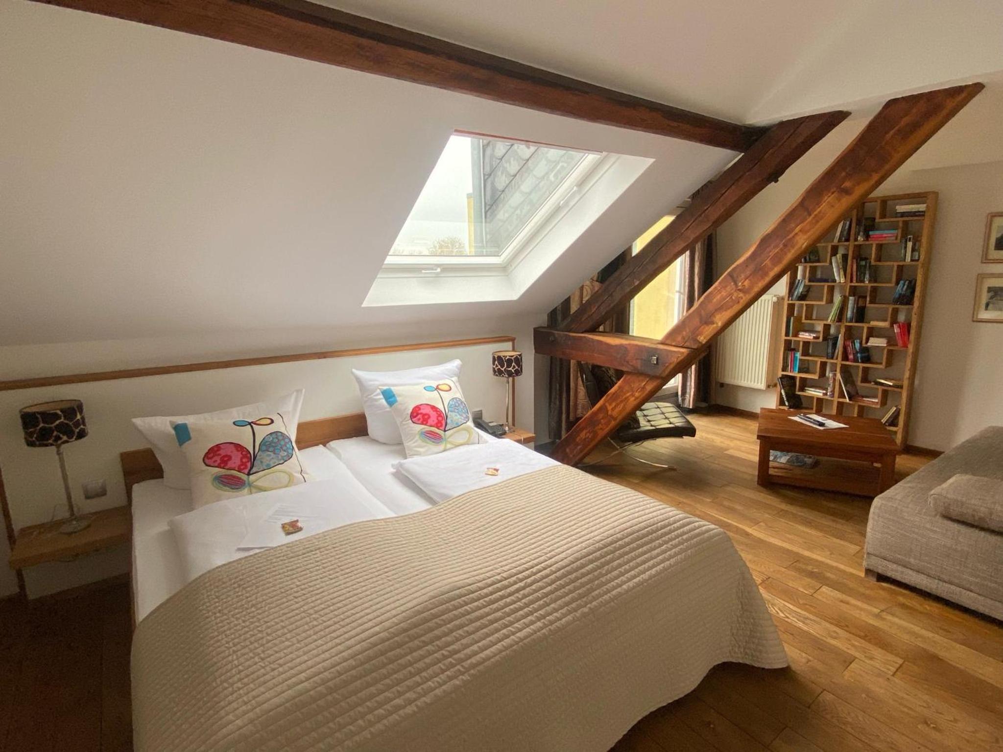 Large Double Room - Photo 1
