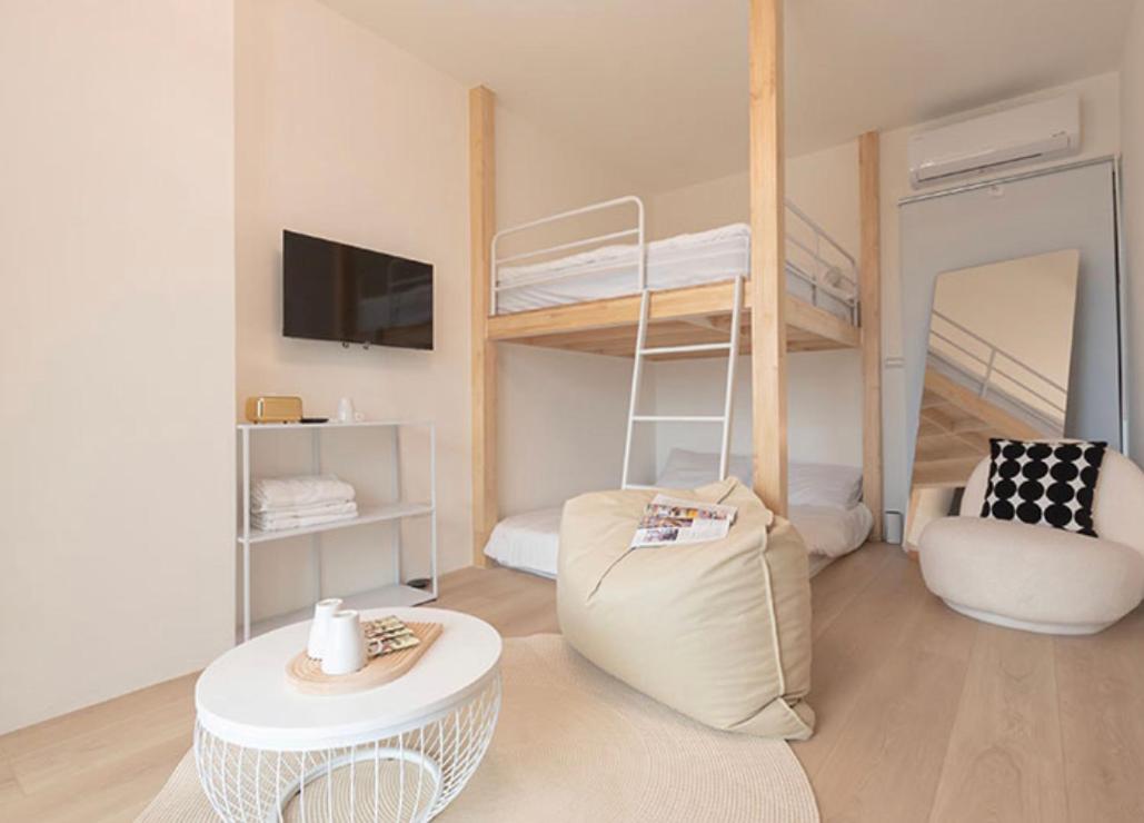 Quadruple Room with Private Bathroom photo 1