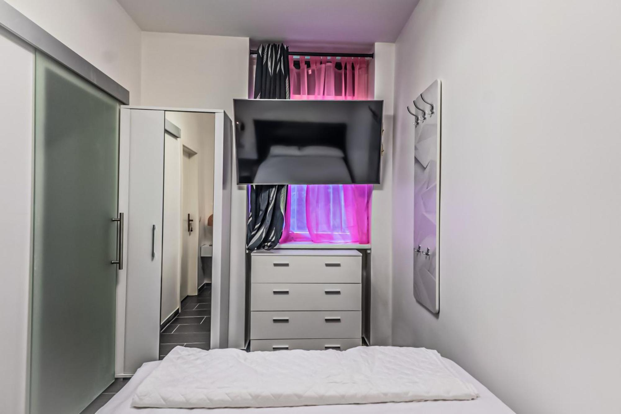 Budget Double Room photo 2