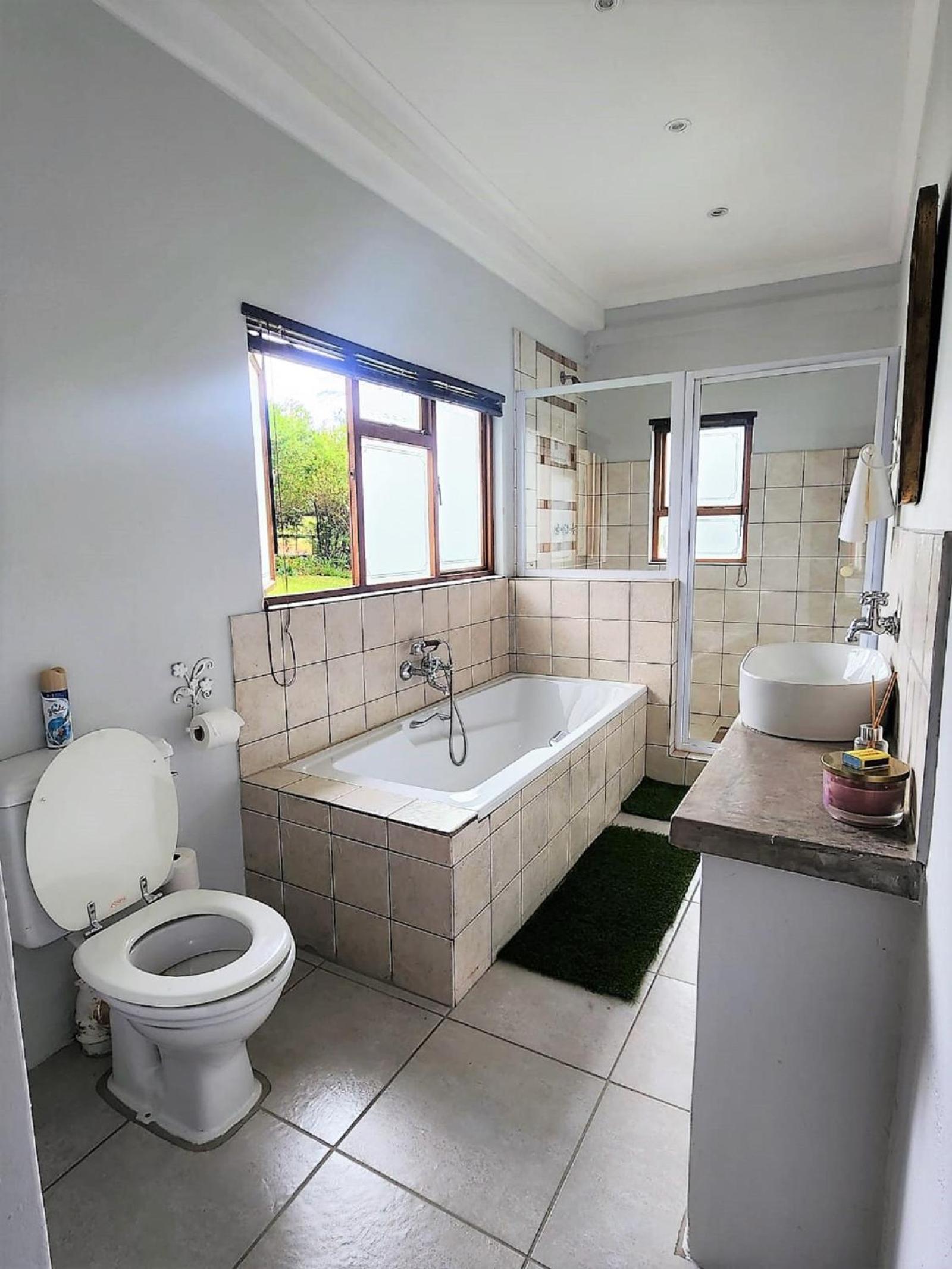 Three-Bedroom House photo 3