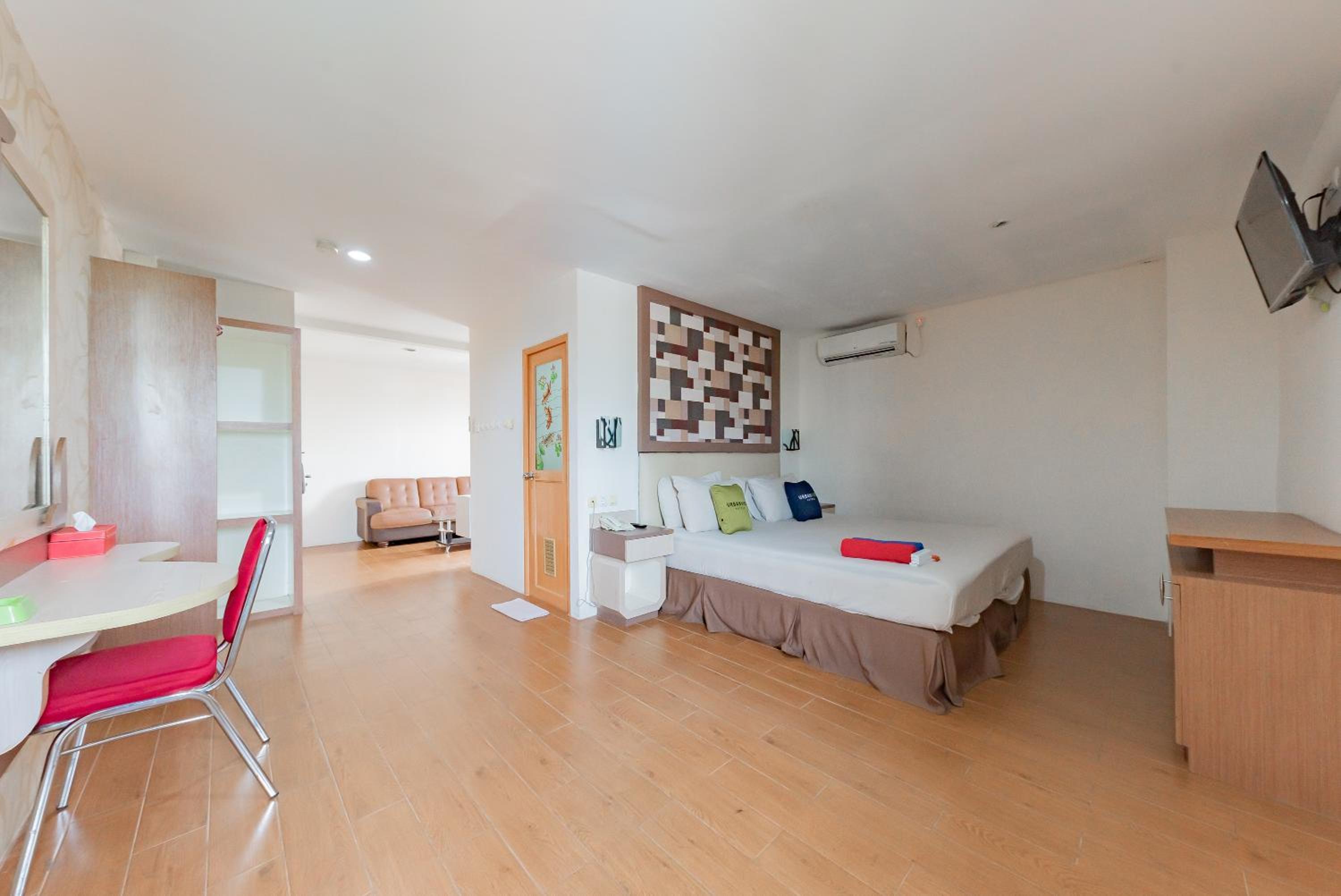 Suite - Photo 3