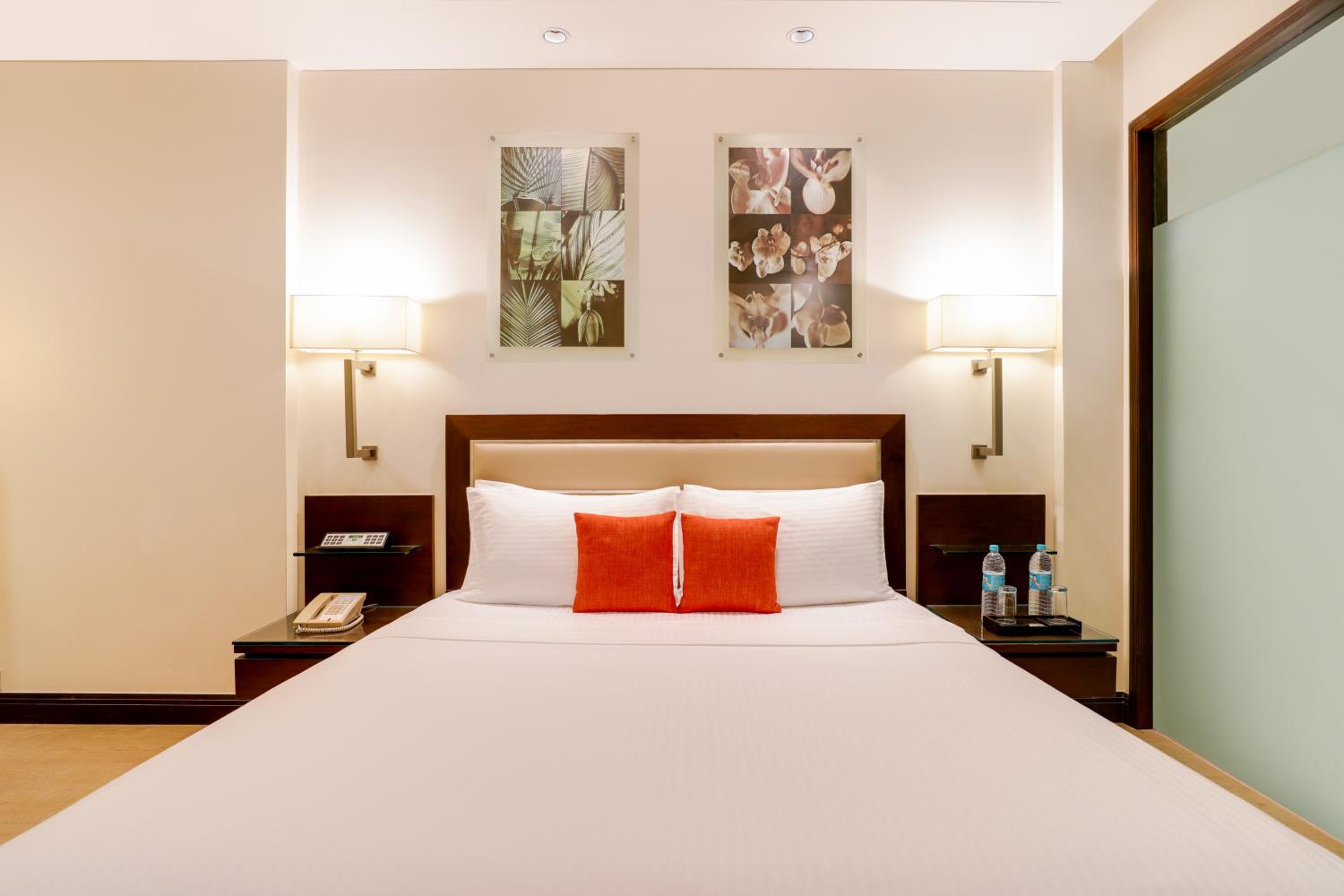 Deluxe King or Twin Room with 1+1 (Happy hours from 5 PM to 9 PM) and 2 Pcs of Laundry complimentary per room per stay photo 3