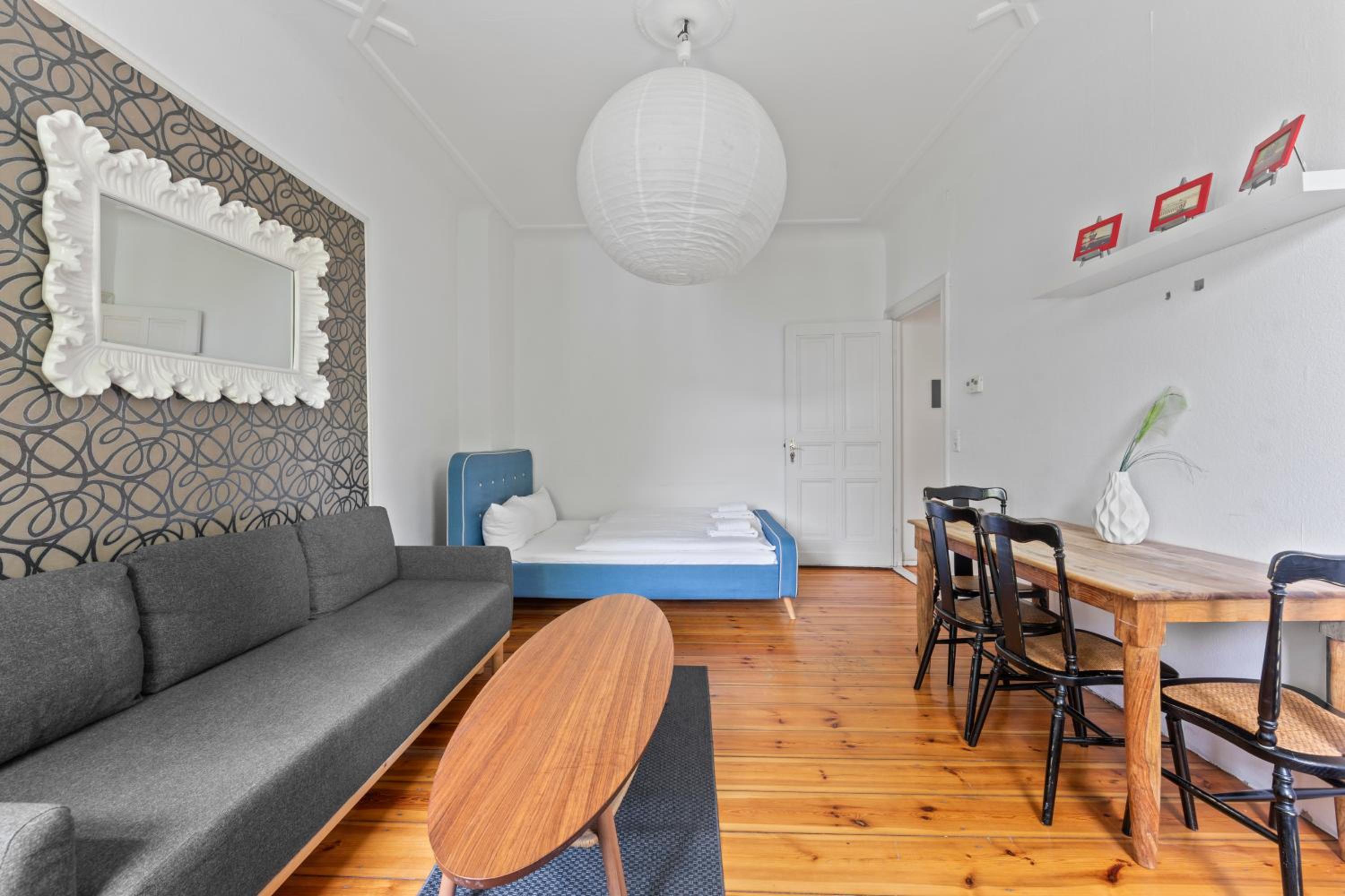 One-Bedroom Apartment photo 2