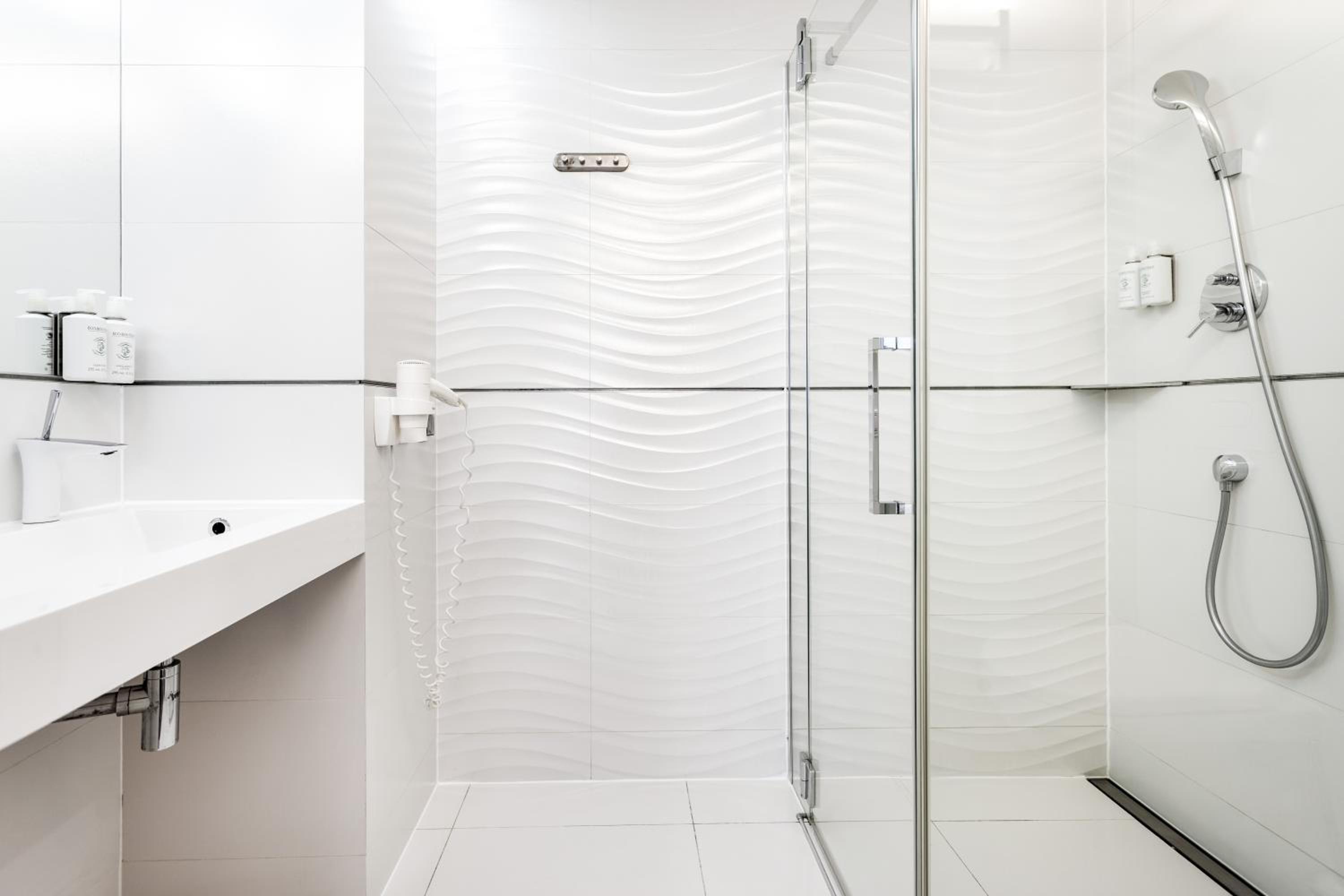 Standard Double or Twin Room - Photo 4