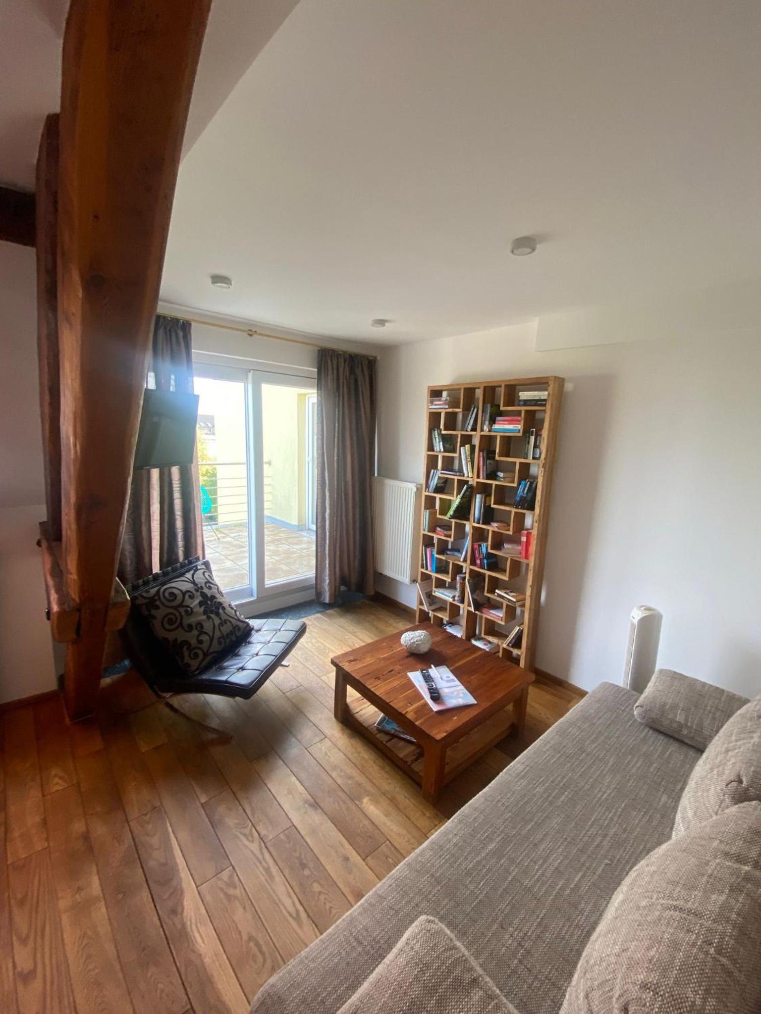 Large Double Room - Photo 5
