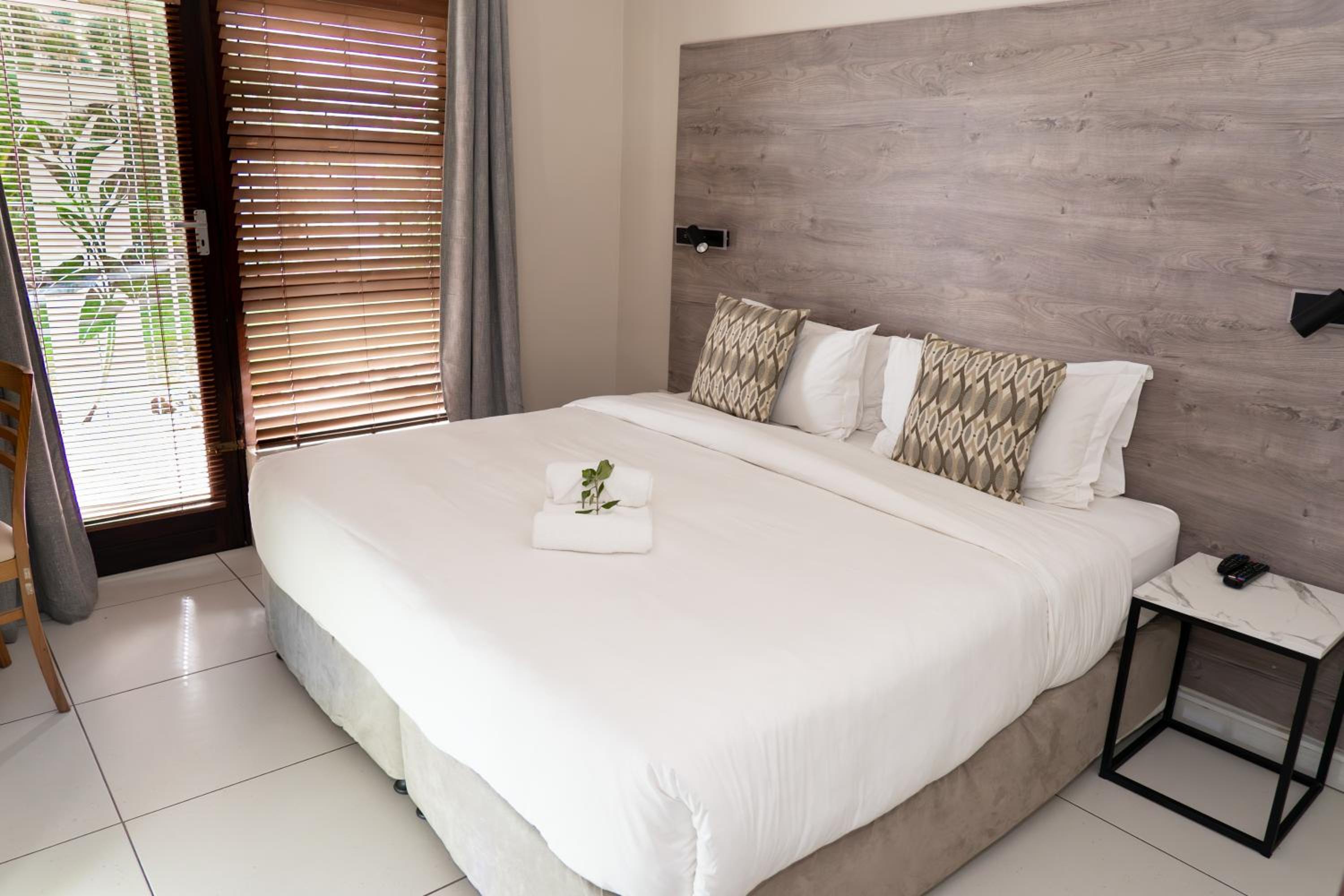 Standard Double Room - Photo 10