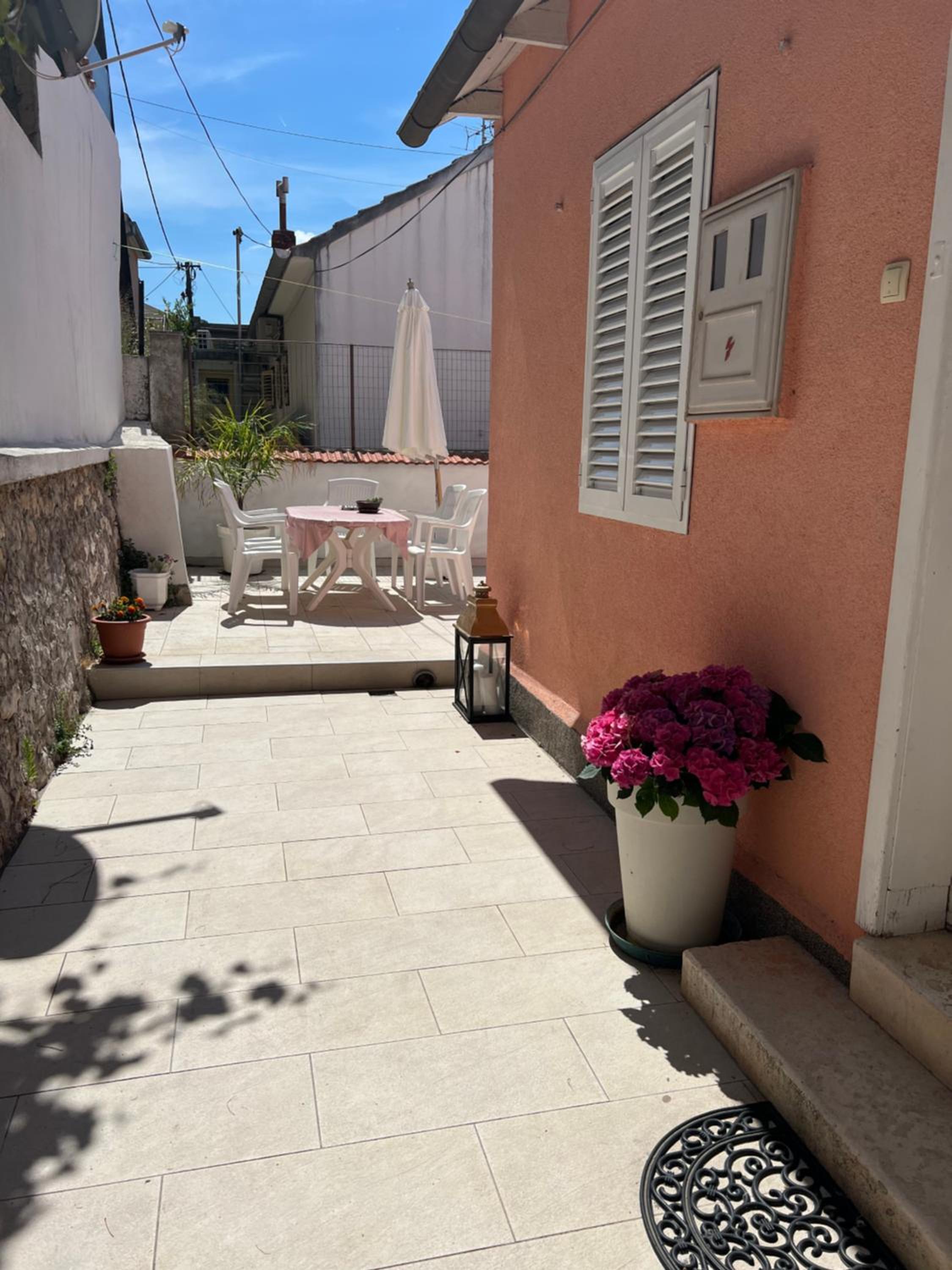 Apartment with Terrace - Photo 48