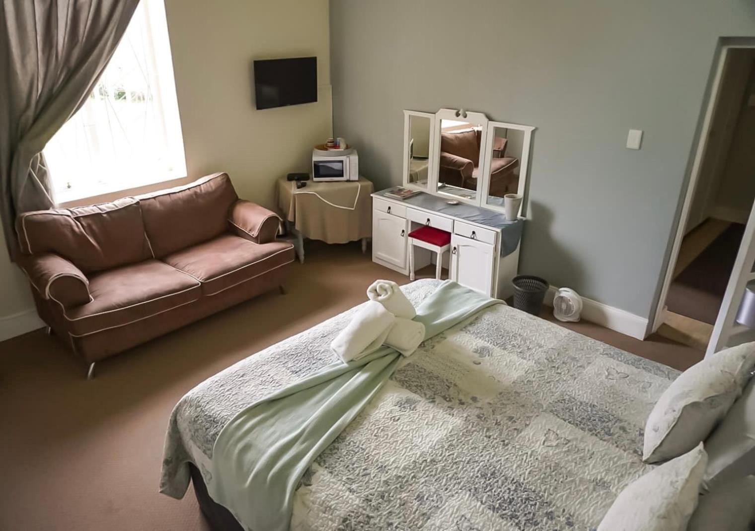 Luxury Queen Room