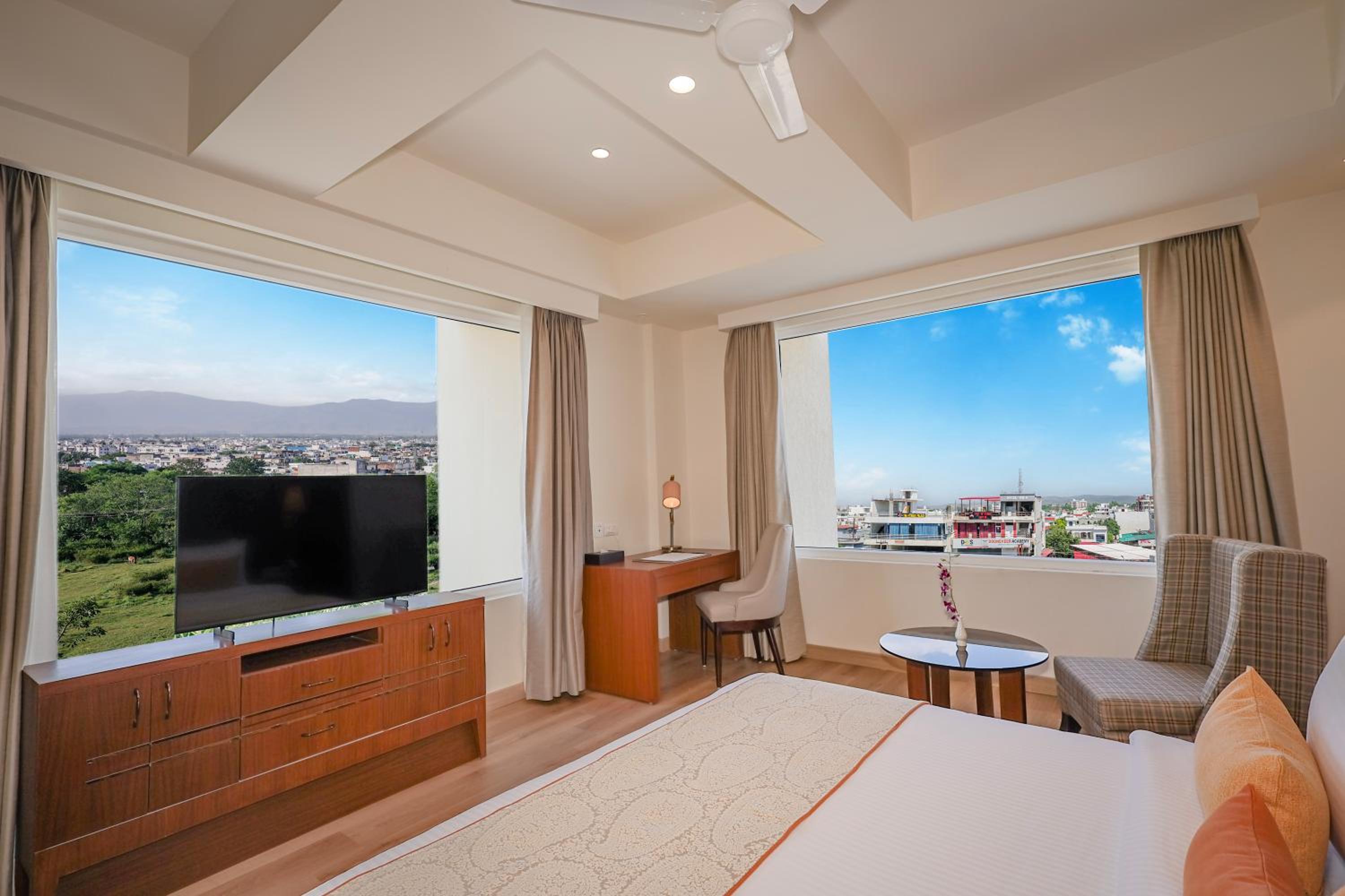 Suite Room - Enjoy Happy Hours with 2+1 offer Timing - 3 pm - 7 Pm
