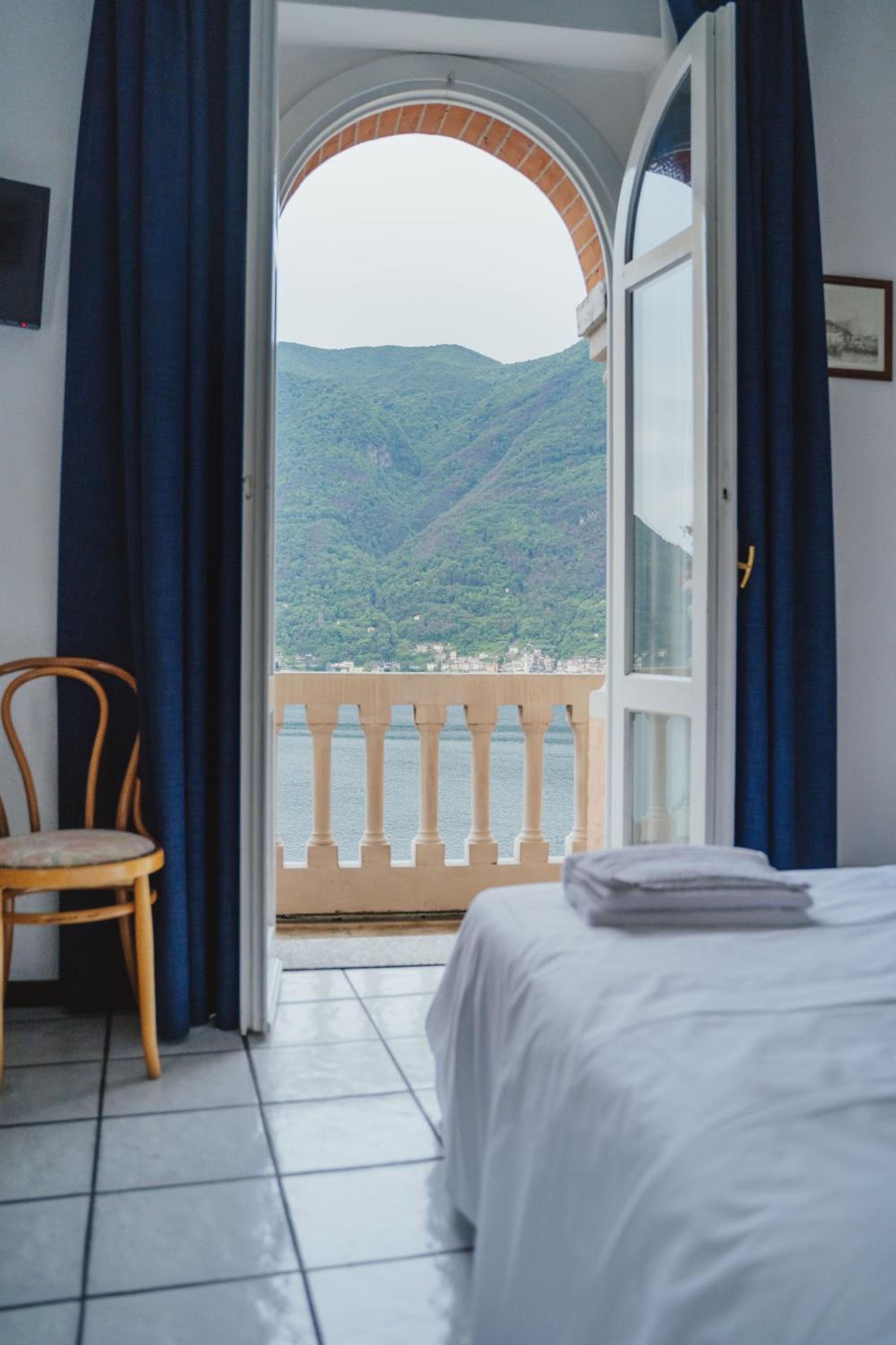 Double Room with Balcony - Photo 5