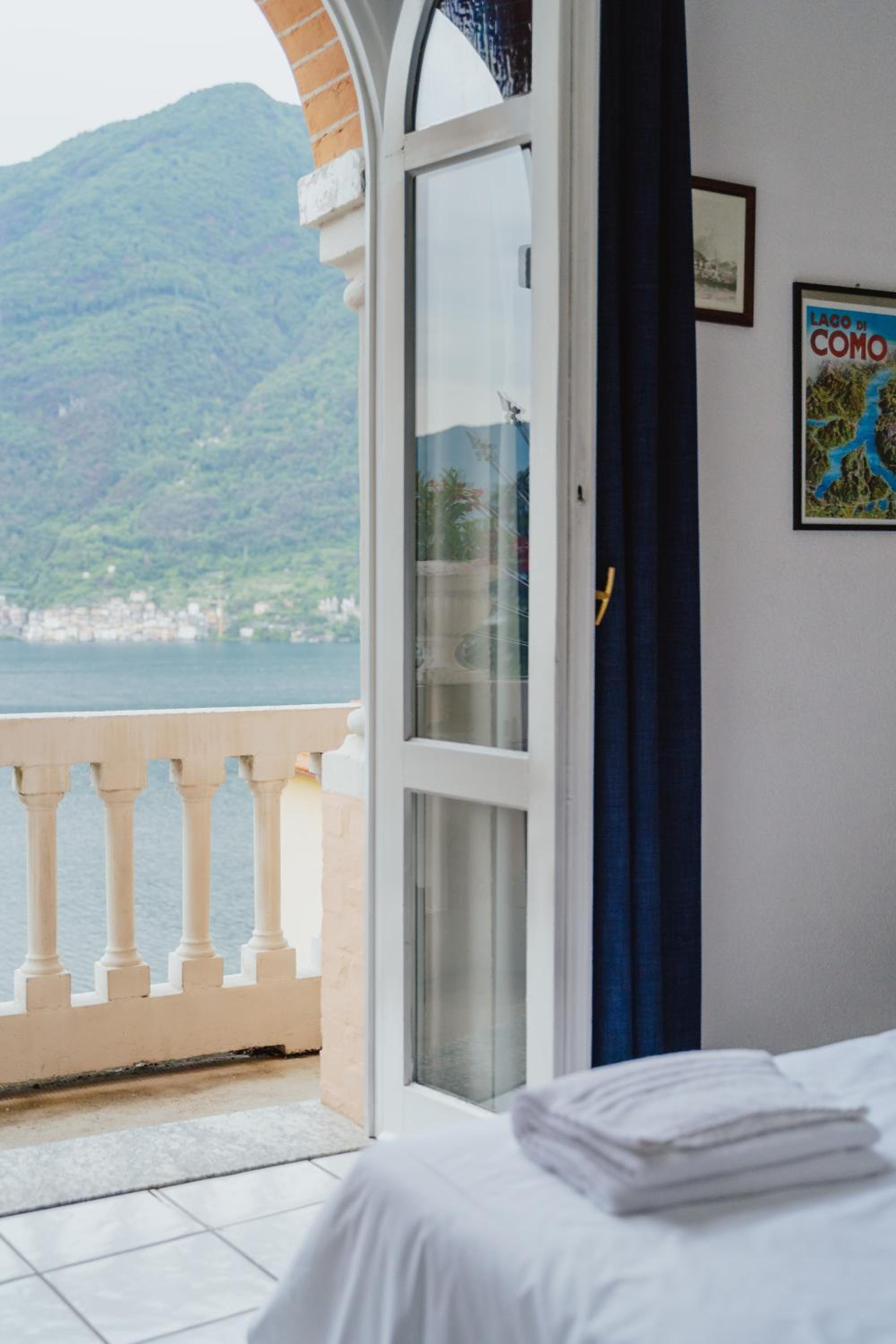 Double Room with Balcony - Photo 4