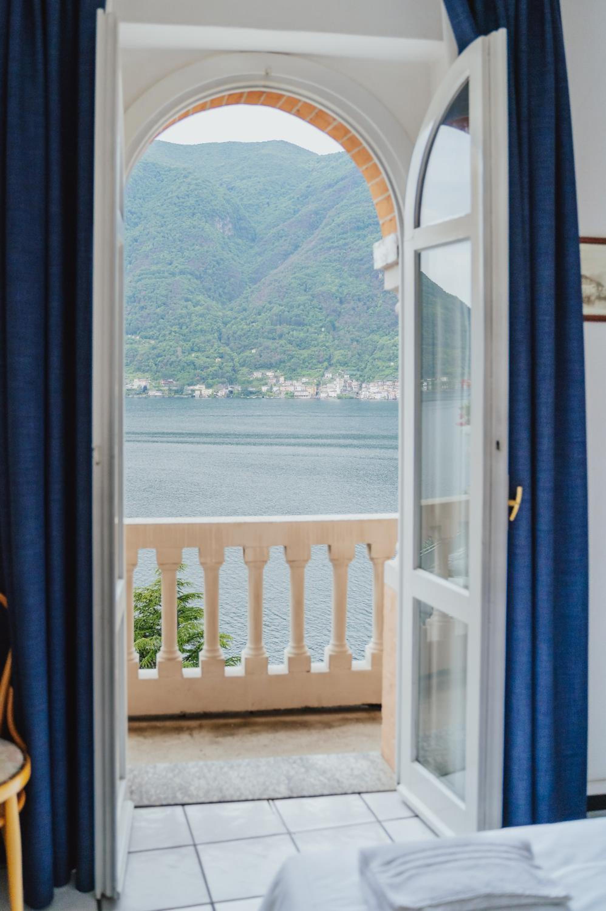 Double Room with Balcony - Photo 2