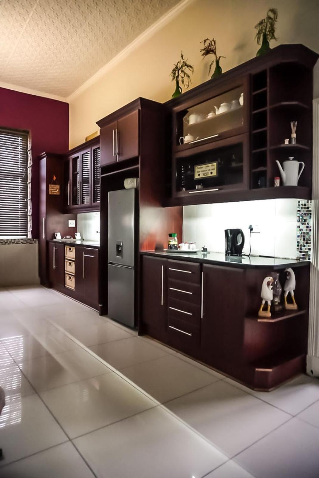 Apartment With Shared Bathroom photo 2